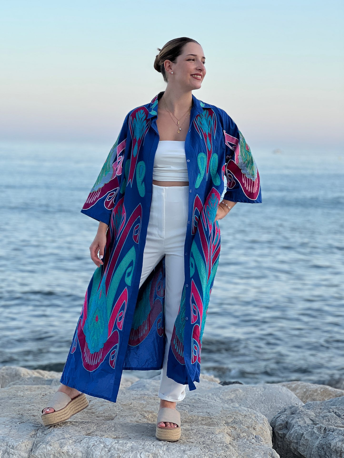 Vestido camisero de algodón bordado