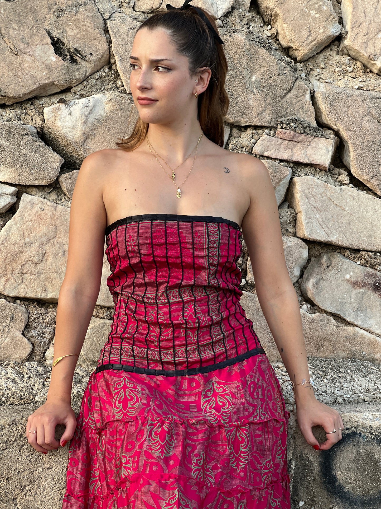 Vestido palabra de honor en seda reciclada con estampado floral