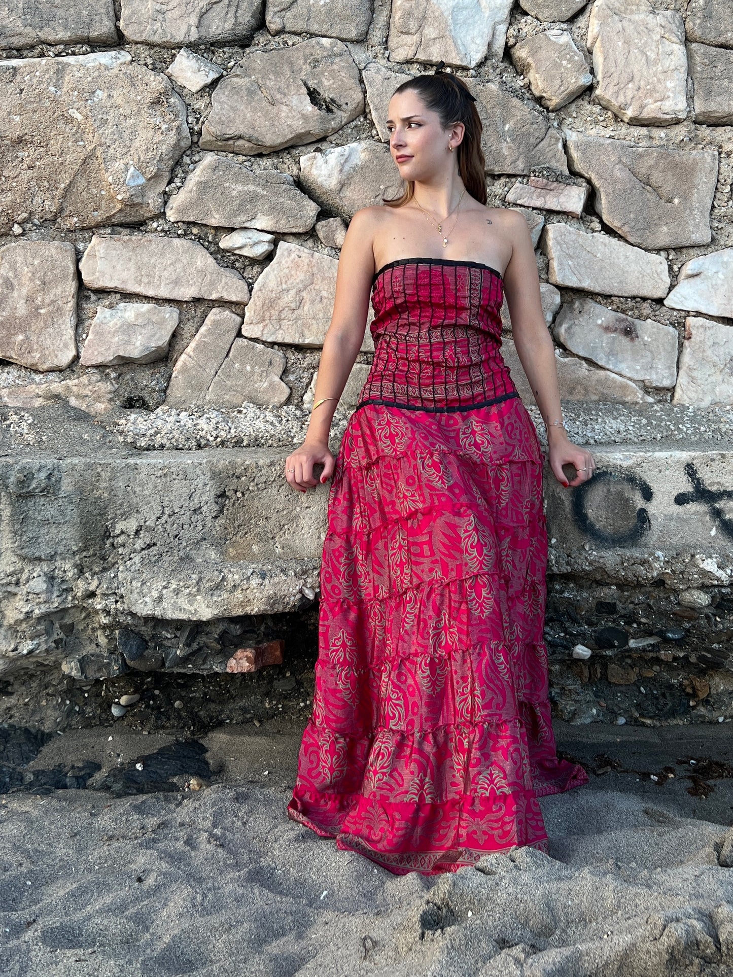 Vestido palabra de honor en seda reciclada con estampado floral