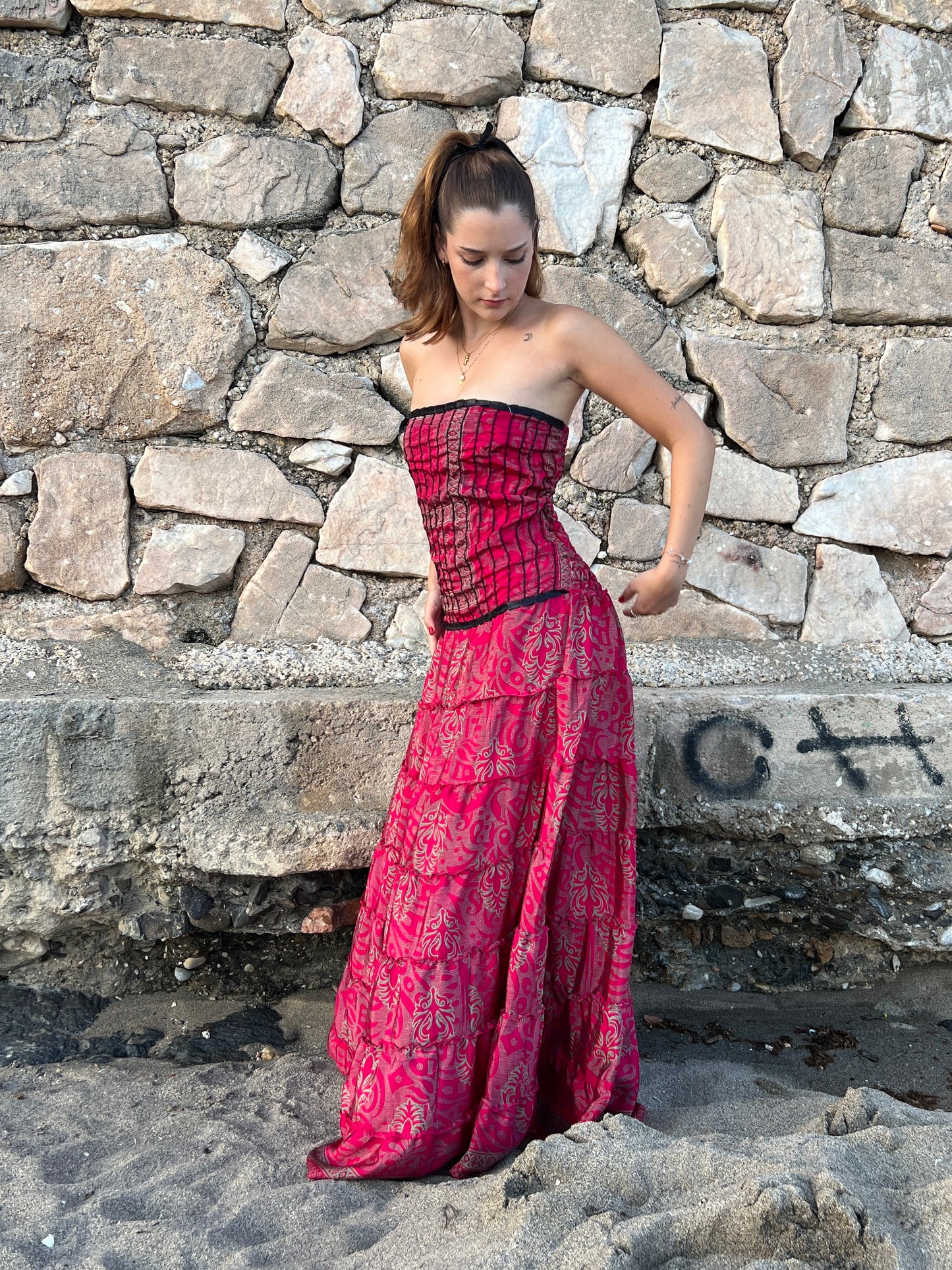 Vestido palabra de honor en seda reciclada con estampado floral