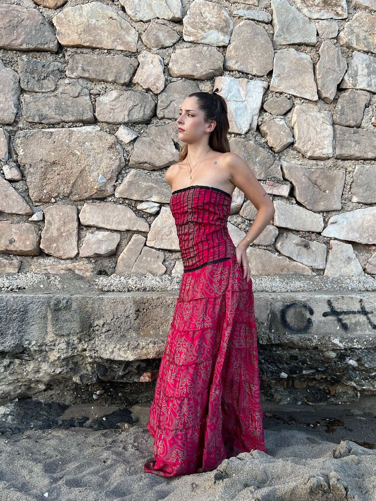 Vestido palabra de honor en seda reciclada con estampado floral