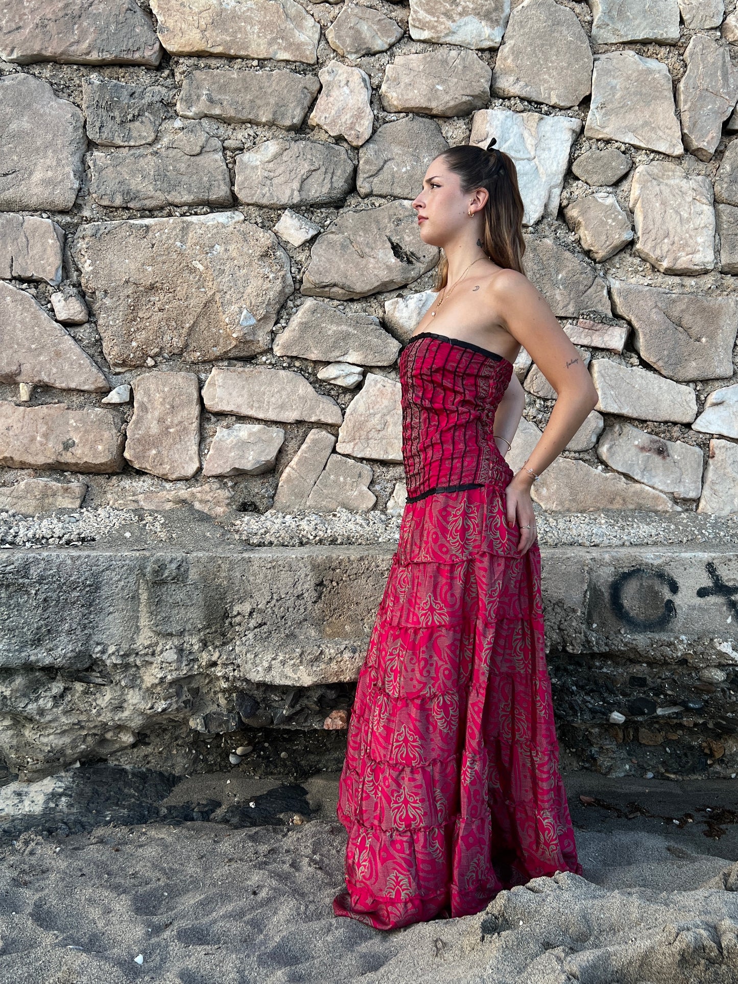 Vestido palabra de honor en seda reciclada con estampado floral