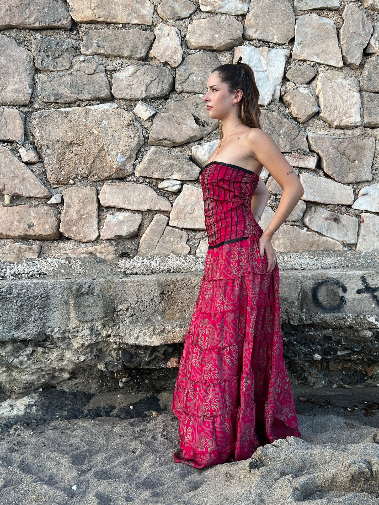 Vestido palabra de honor en seda reciclada con estampado floral