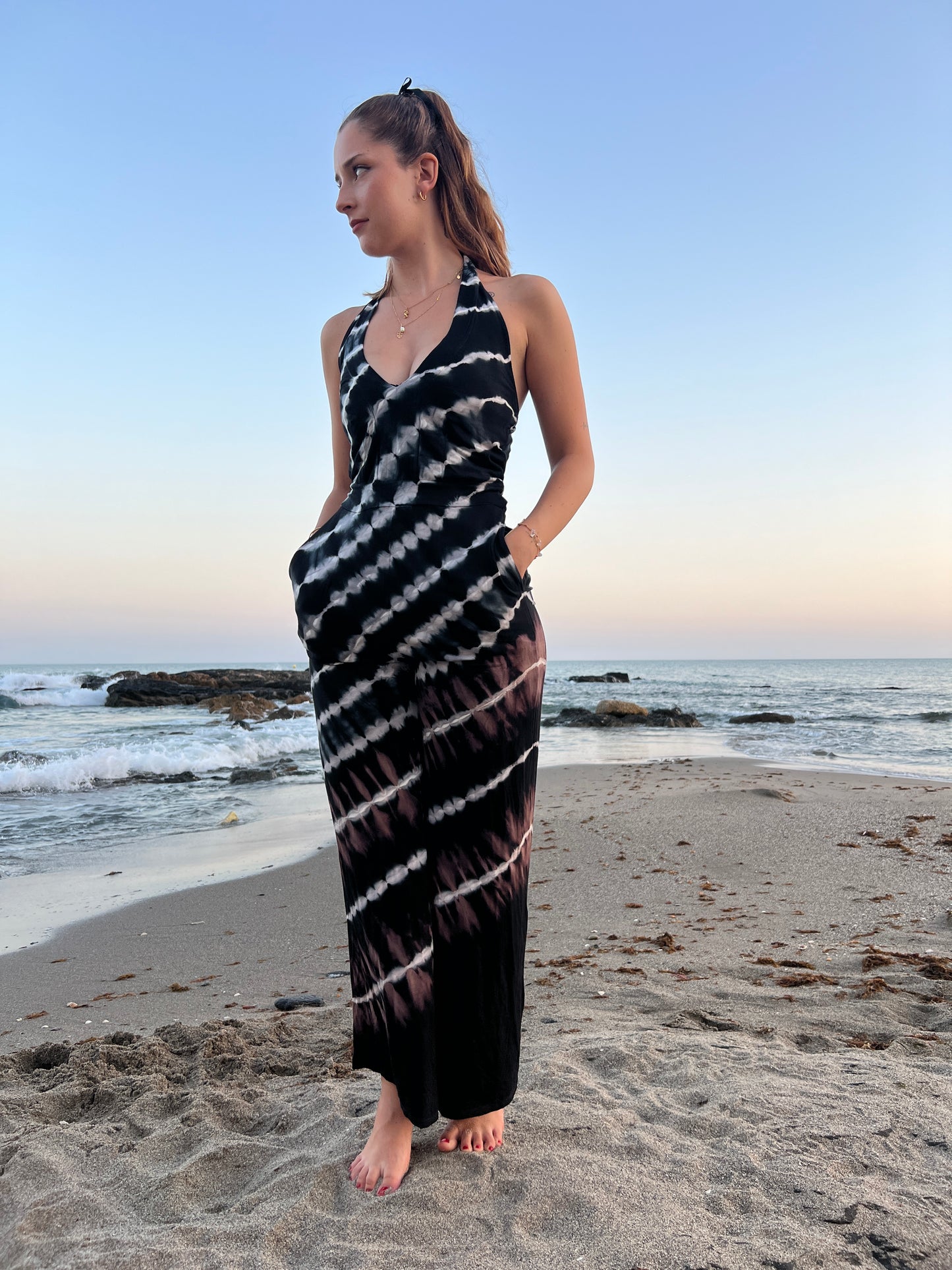 ⚫⚪ Mono “Ritmo Libre” — Largo en spandex teñido a mano en blanco y negro