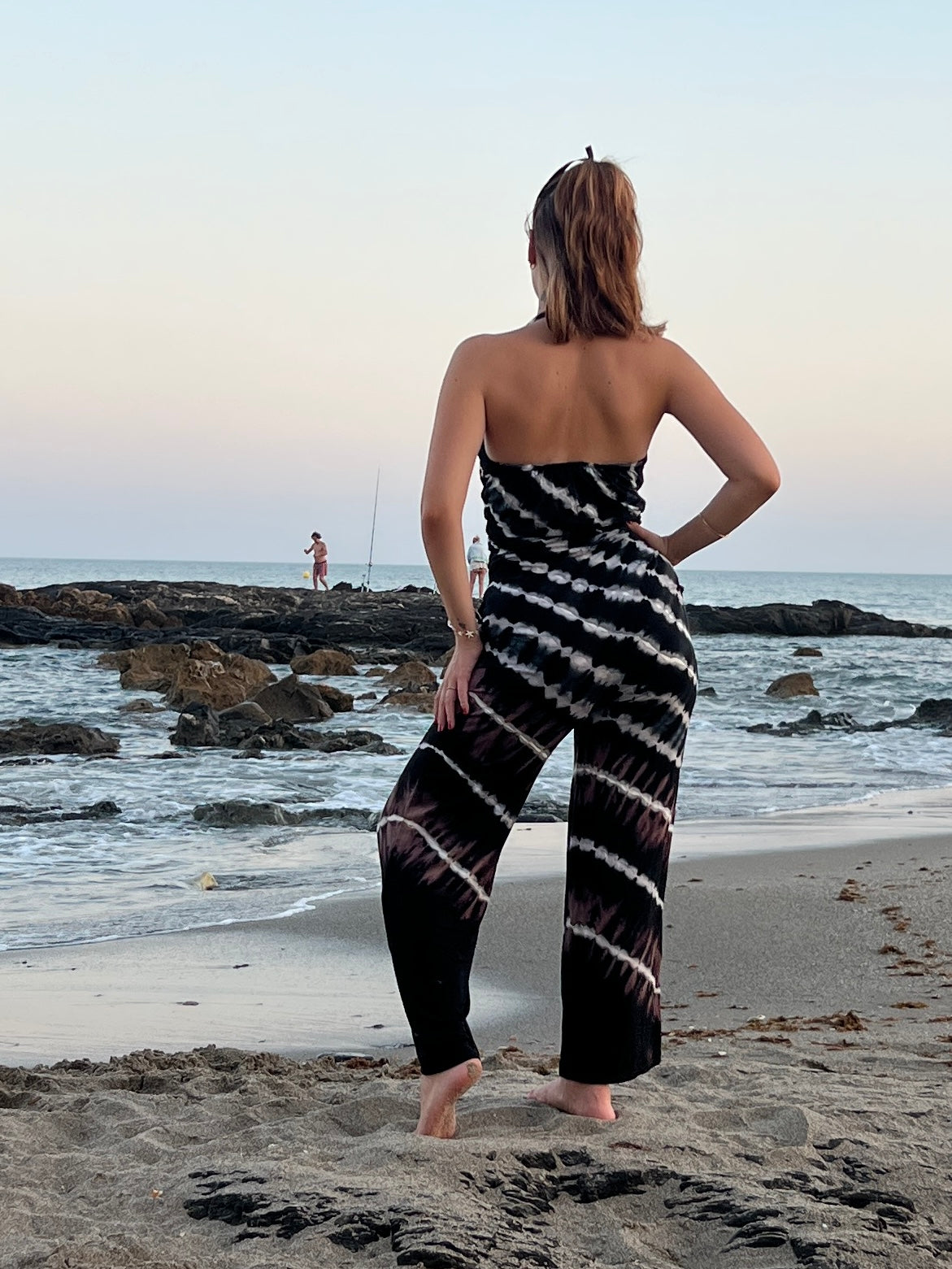⚫⚪ Mono “Ritmo Libre” — Largo en spandex teñido a mano en blanco y negro