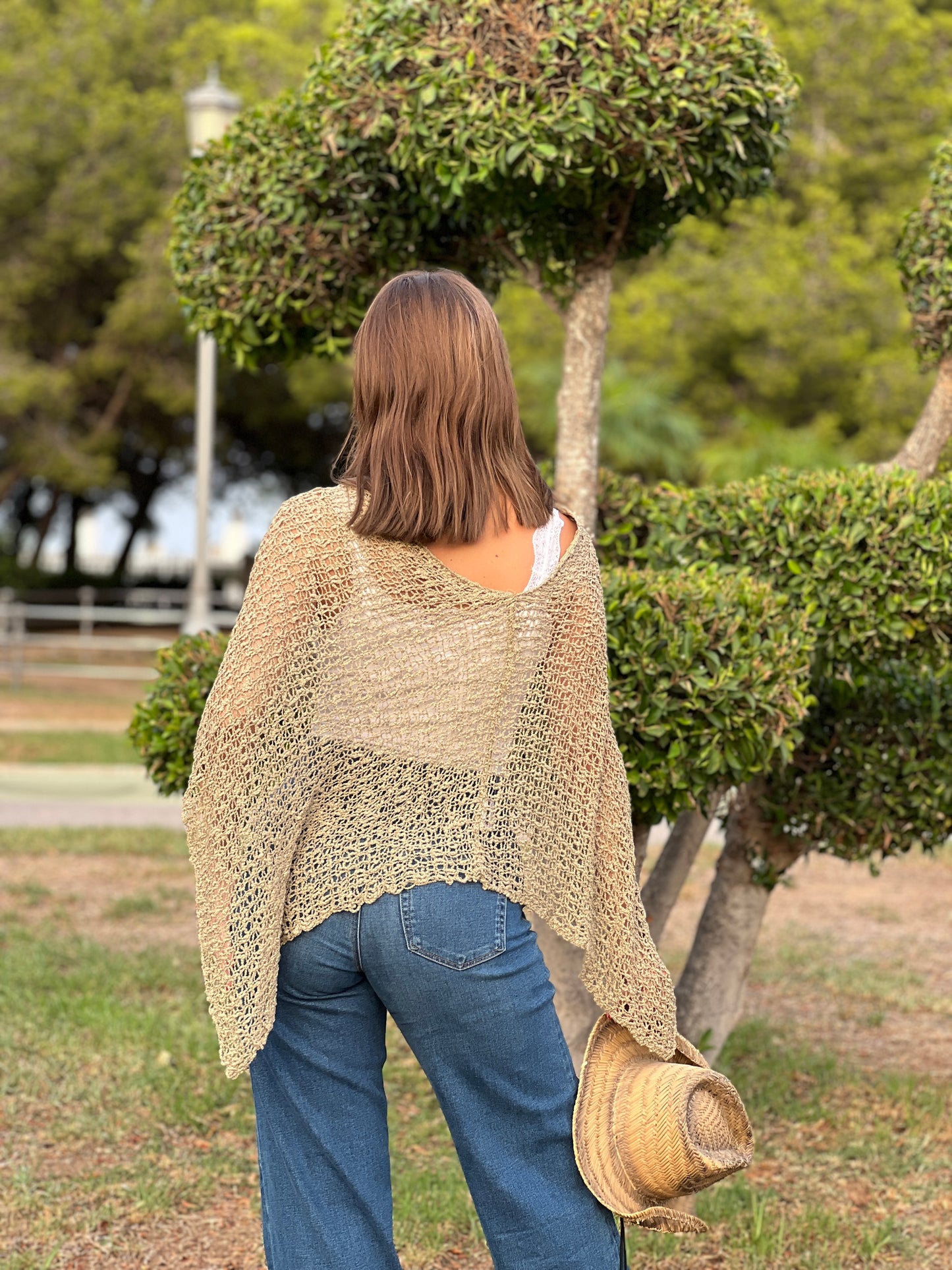 Poncho Calado – Elegancia Ligera para Cada Momento