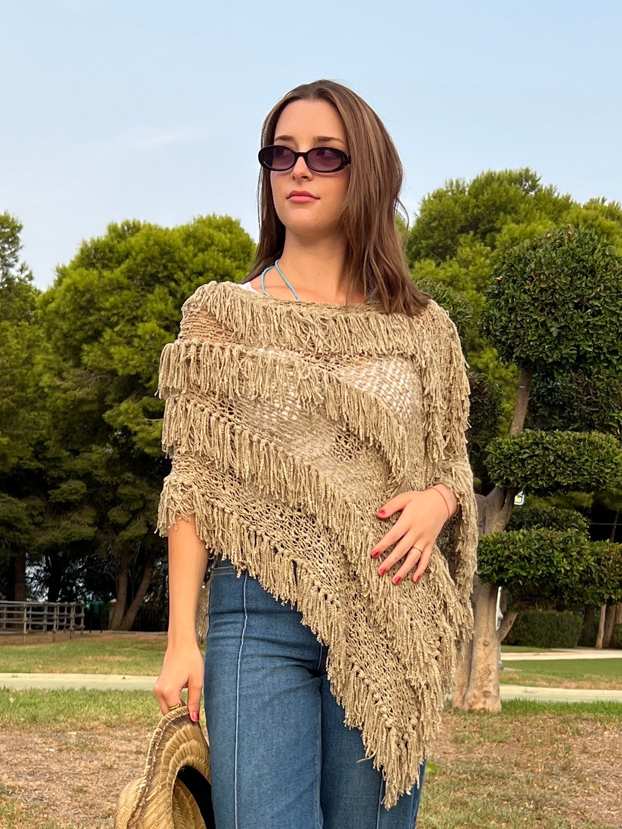 Poncho Calado con Flecos – Estilo Boho Chic
