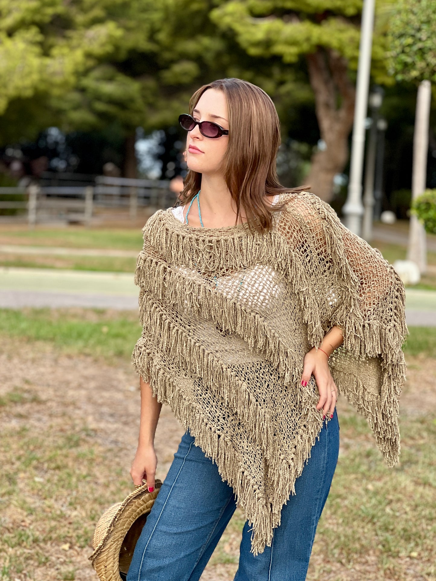 Poncho Calado con Flecos – Estilo Boho Chic