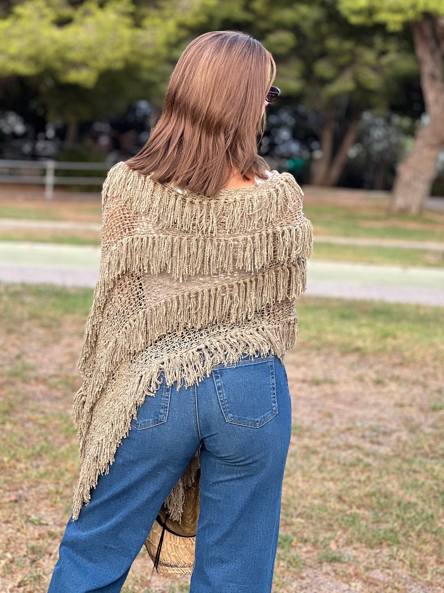 Poncho Calado con Flecos – Estilo Boho Chic