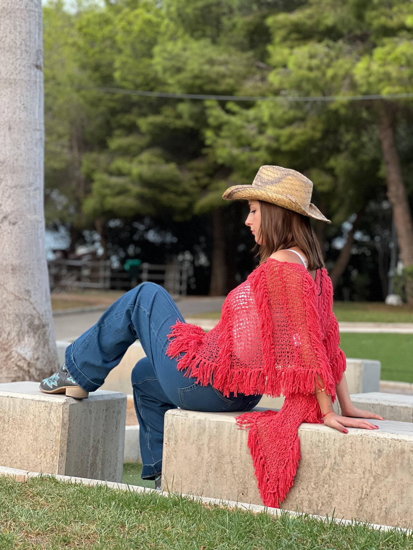 Poncho Calado con Flecos – Estilo Boho Chic