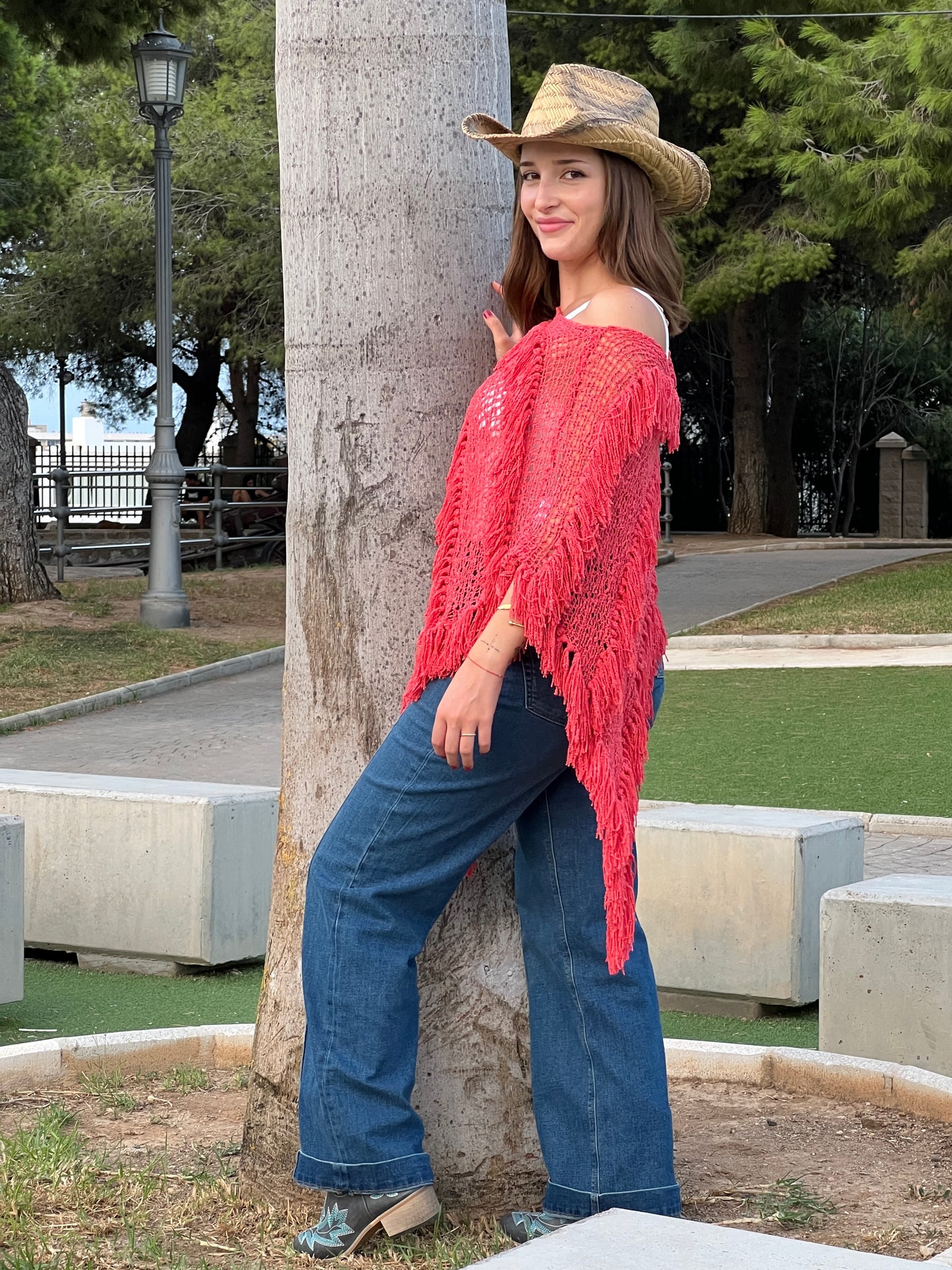 Poncho Calado con Flecos – Estilo Boho Chic