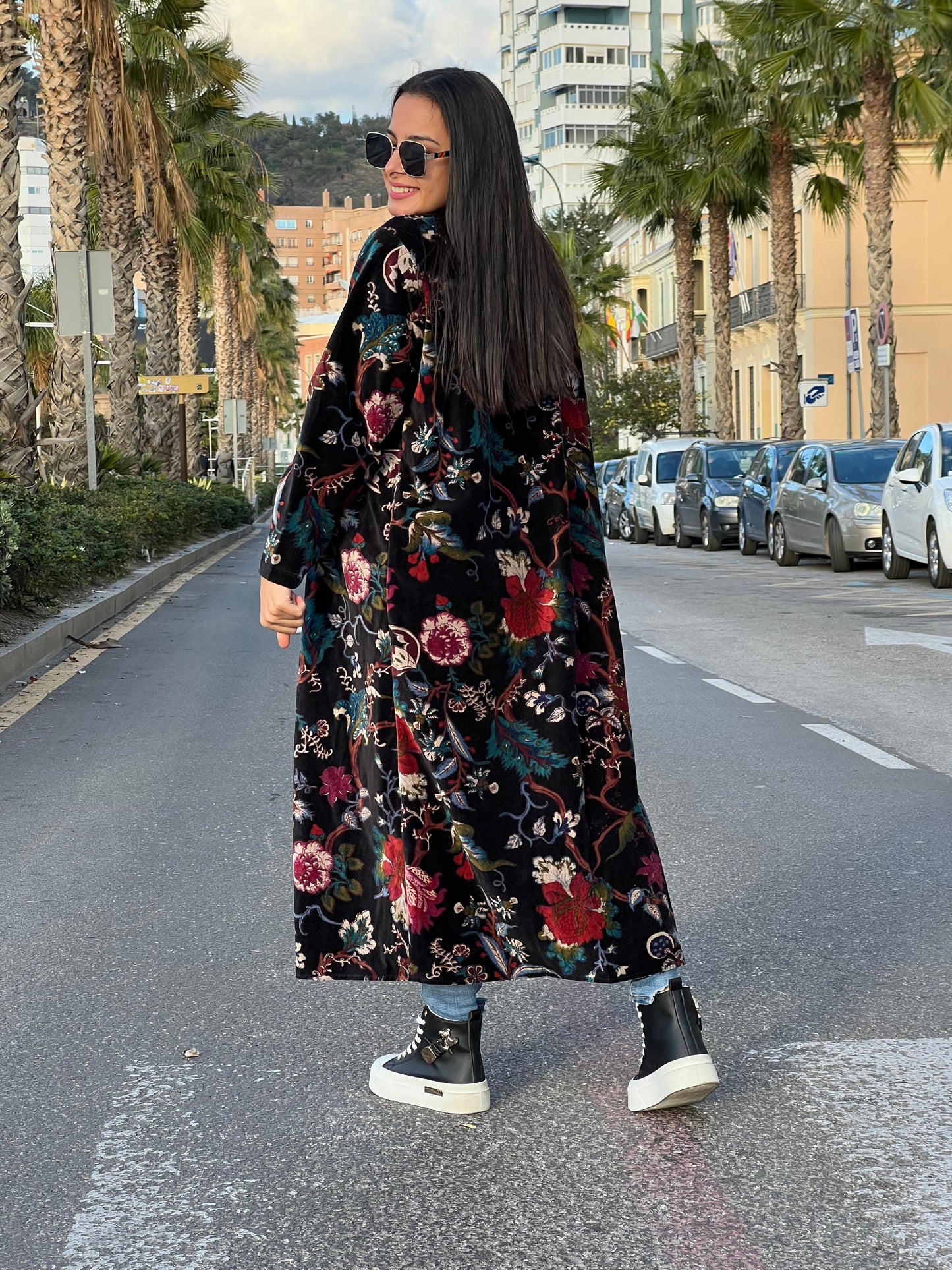 Abrigo modelo kimono elaborado con terciopelo de algodón estampado