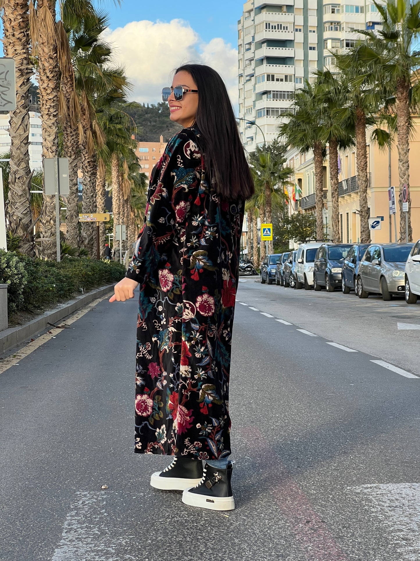 Abrigo modelo kimono elaborado con terciopelo de algodón estampado