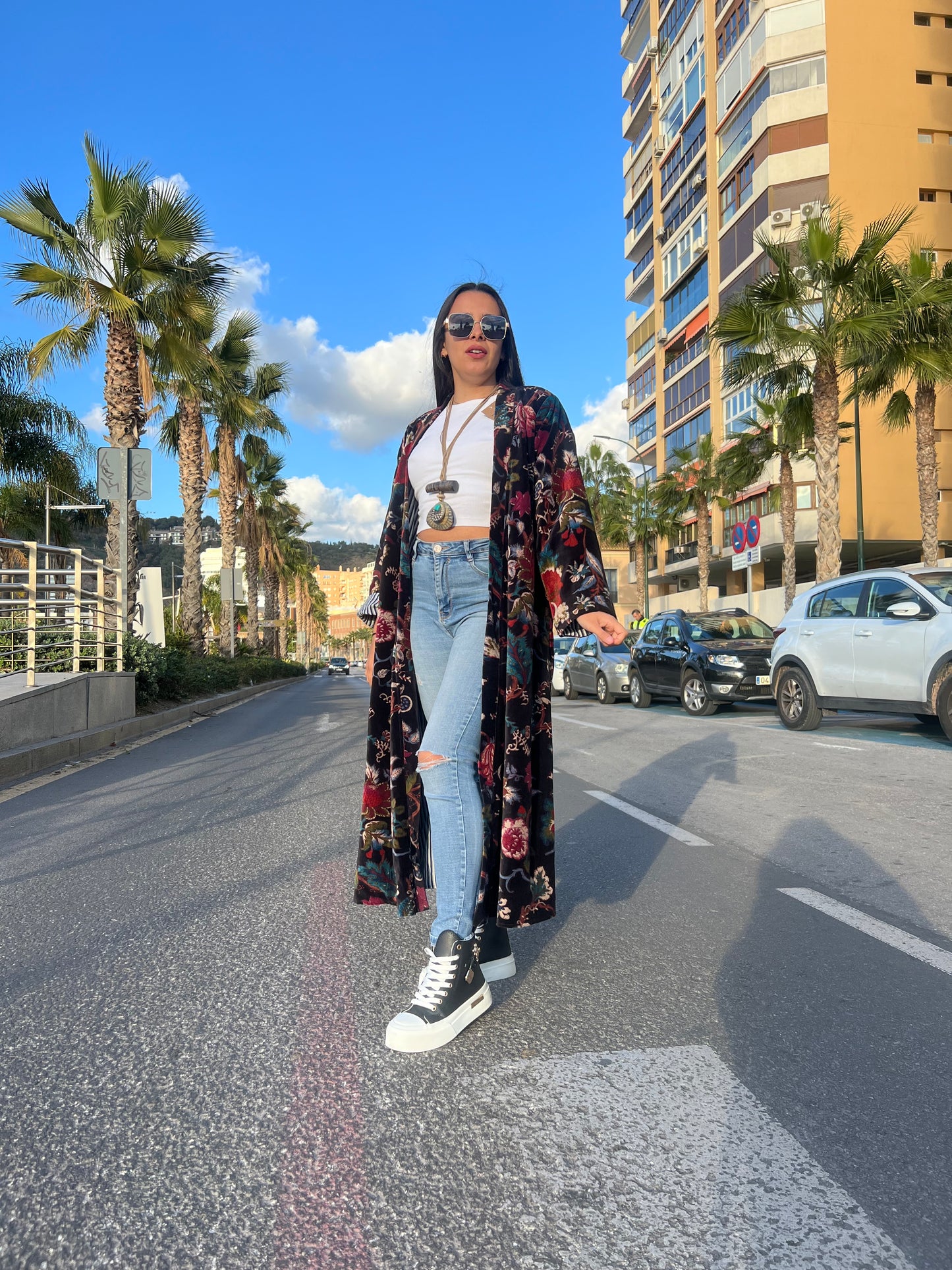 Abrigo modelo kimono elaborado con terciopelo de algodón estampado