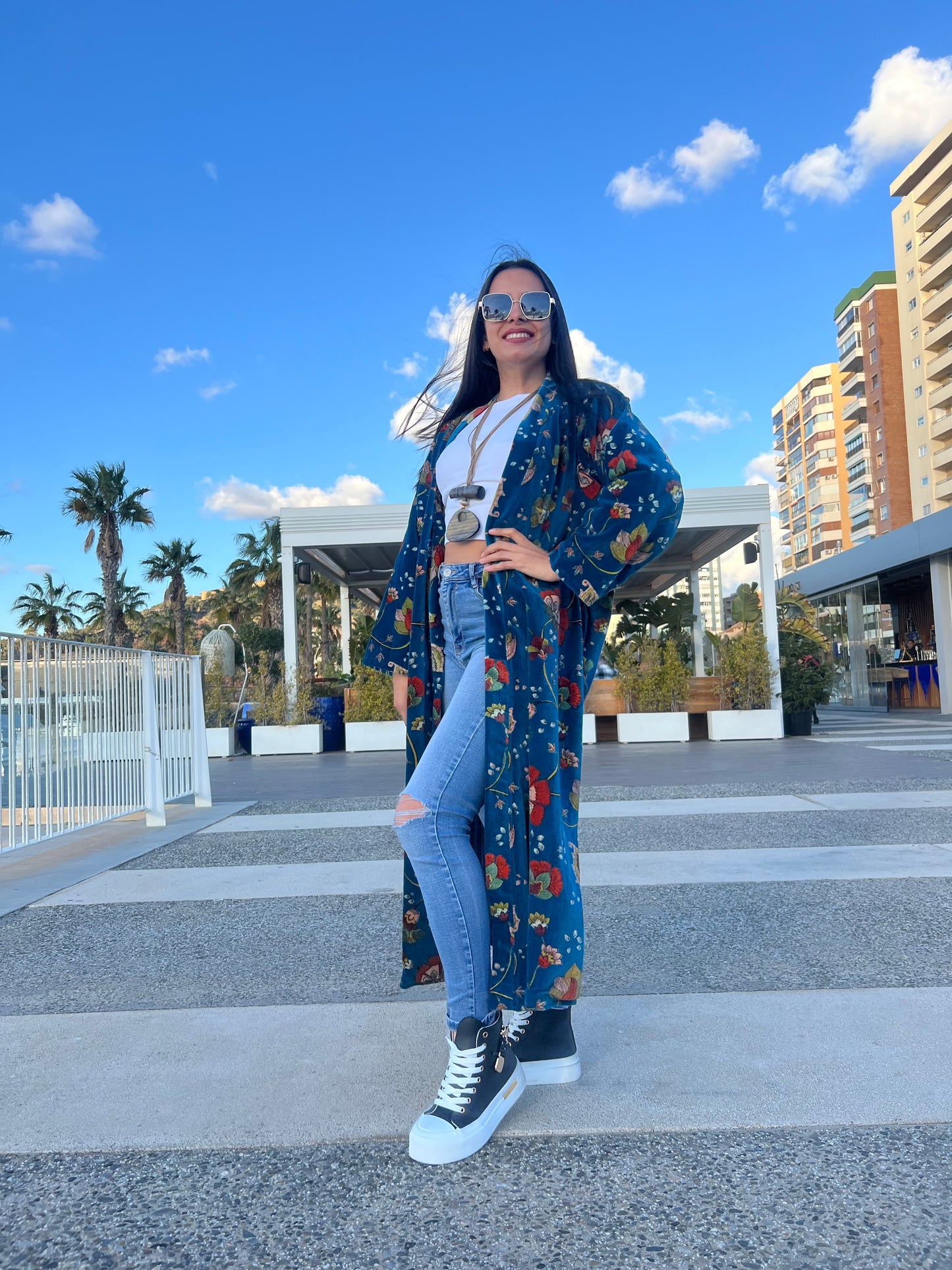 Abrigo modelo kimono elaborado con terciopelo de algodón estampado