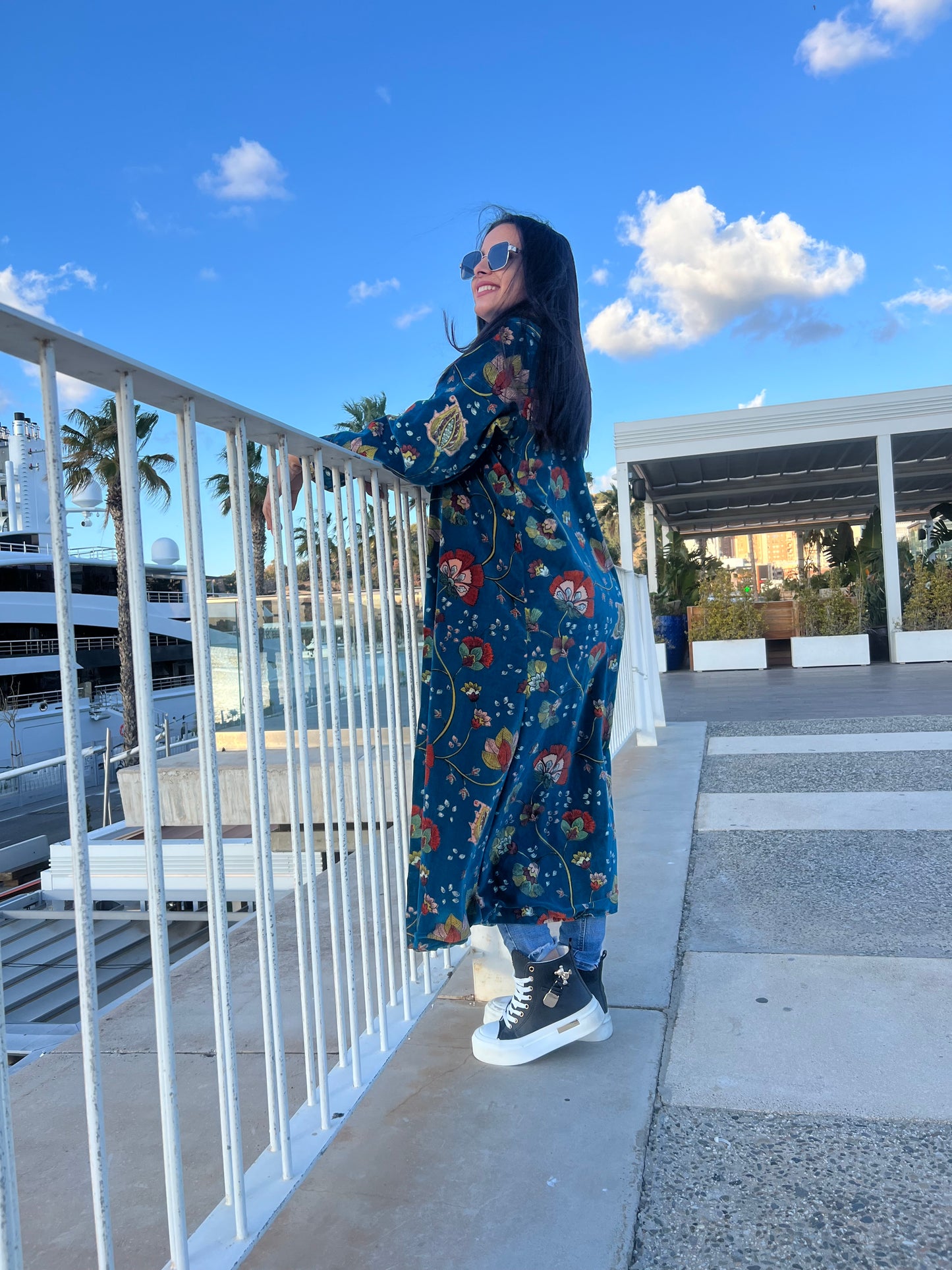Abrigo modelo kimono elaborado con terciopelo de algodón estampado