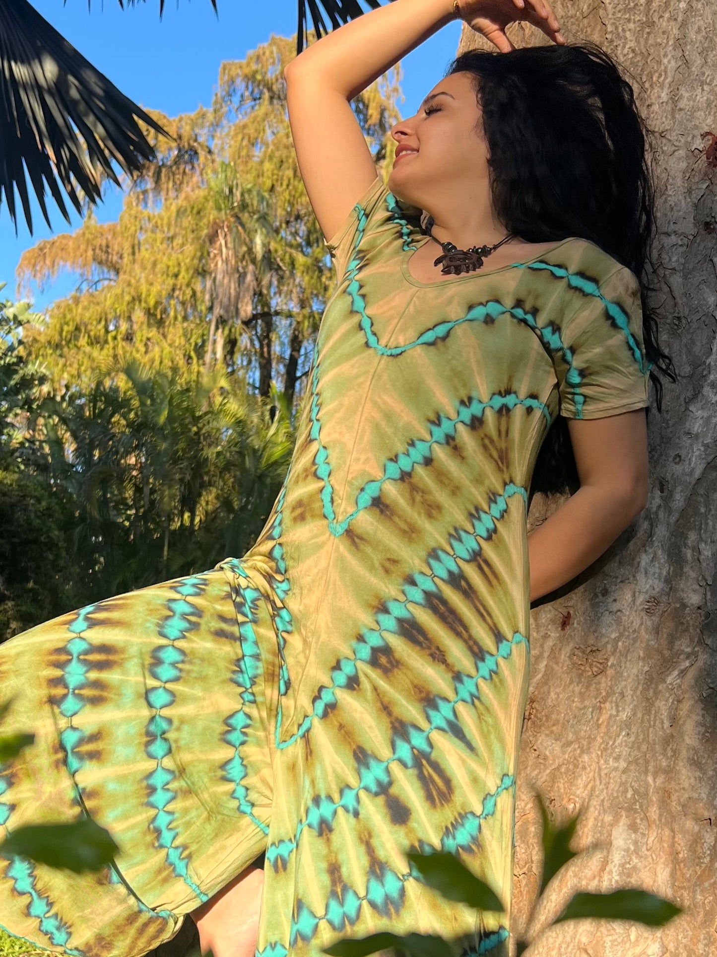 Mono Spandex teñido anudado.