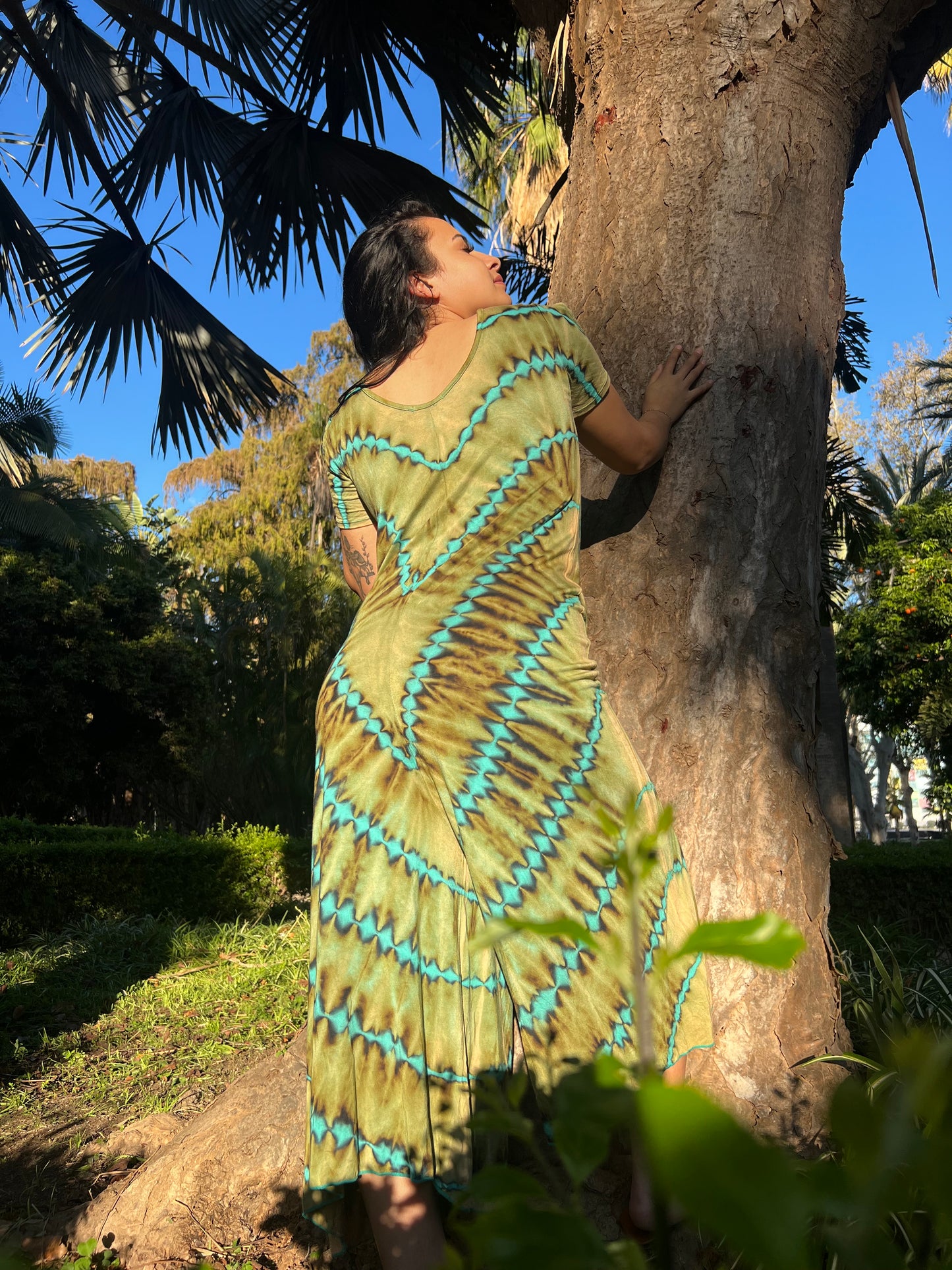 Mono Spandex teñido anudado.