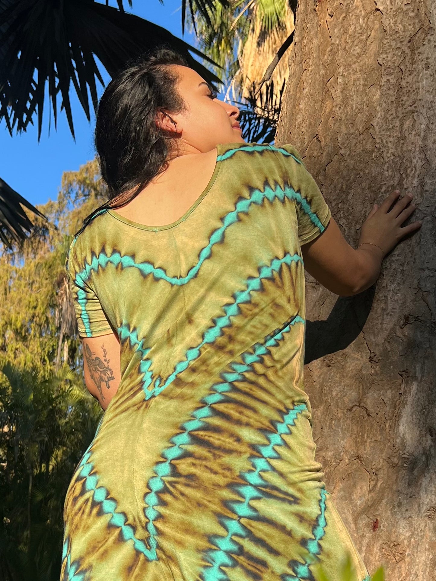 Mono Spandex teñido anudado.