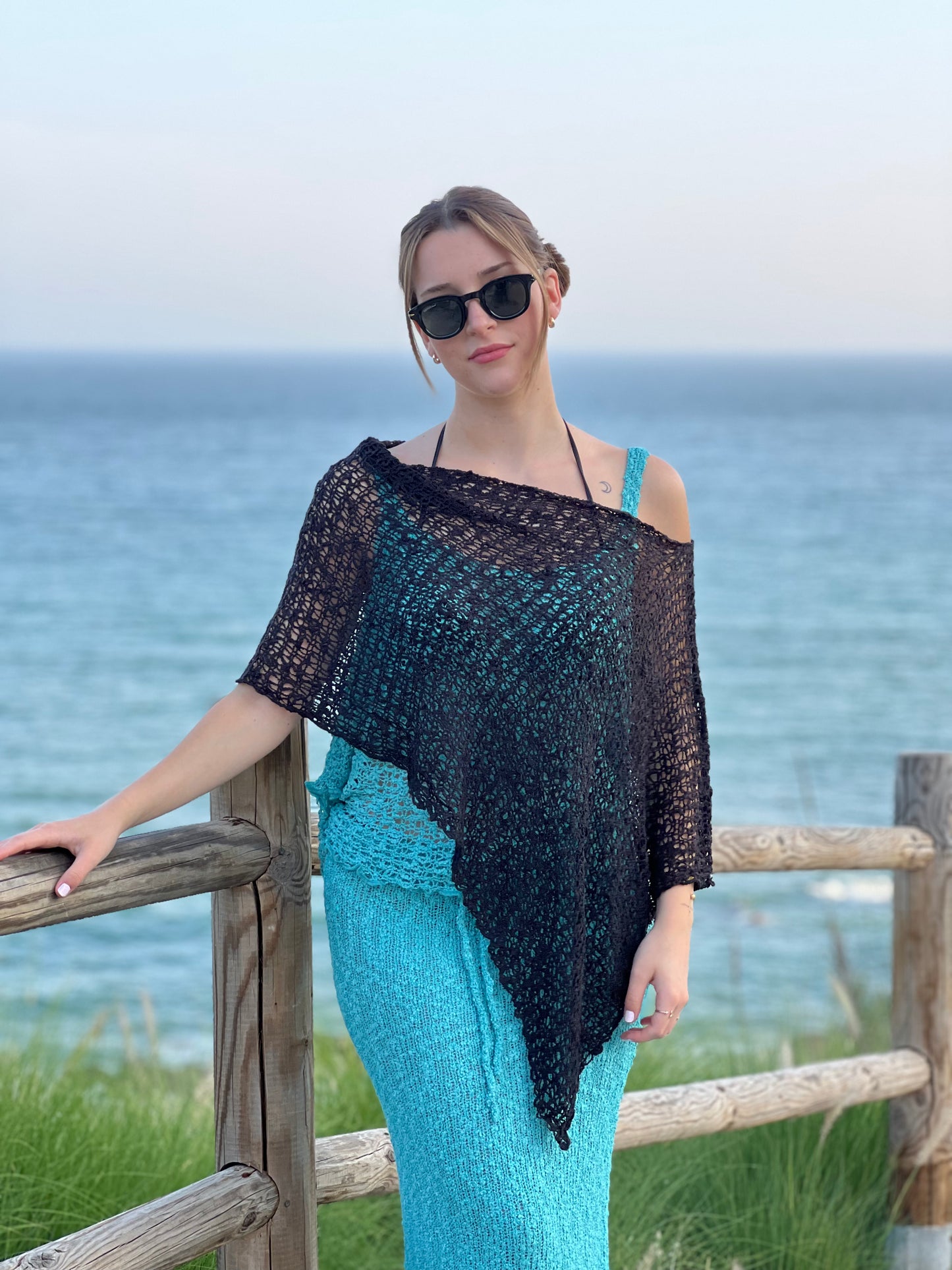 Poncho Calado – Elegancia Ligera para Cada Momento