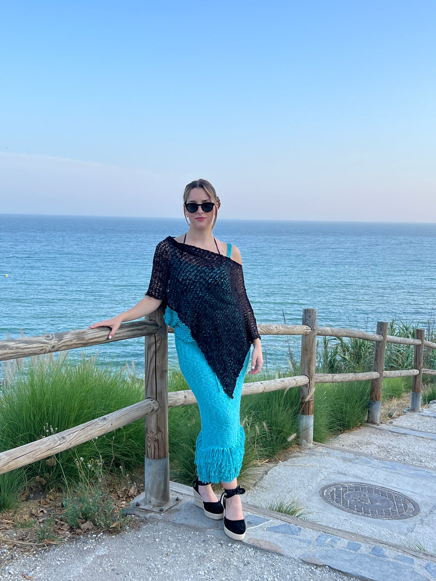 Poncho Calado – Elegancia Ligera para Cada Momento