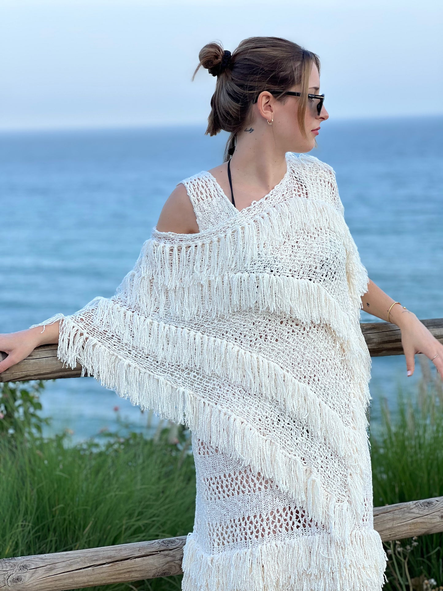 Poncho Calado con Flecos – Estilo Boho Chic