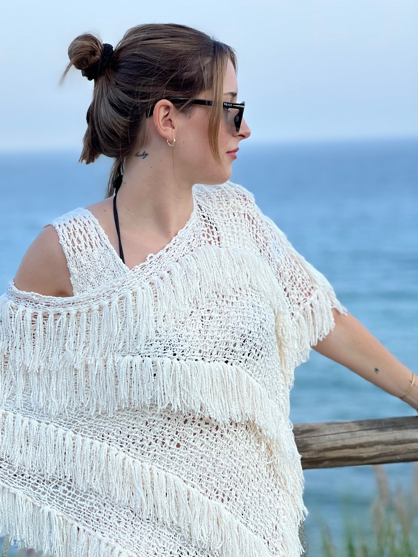 Poncho Calado con Flecos – Estilo Boho Chic