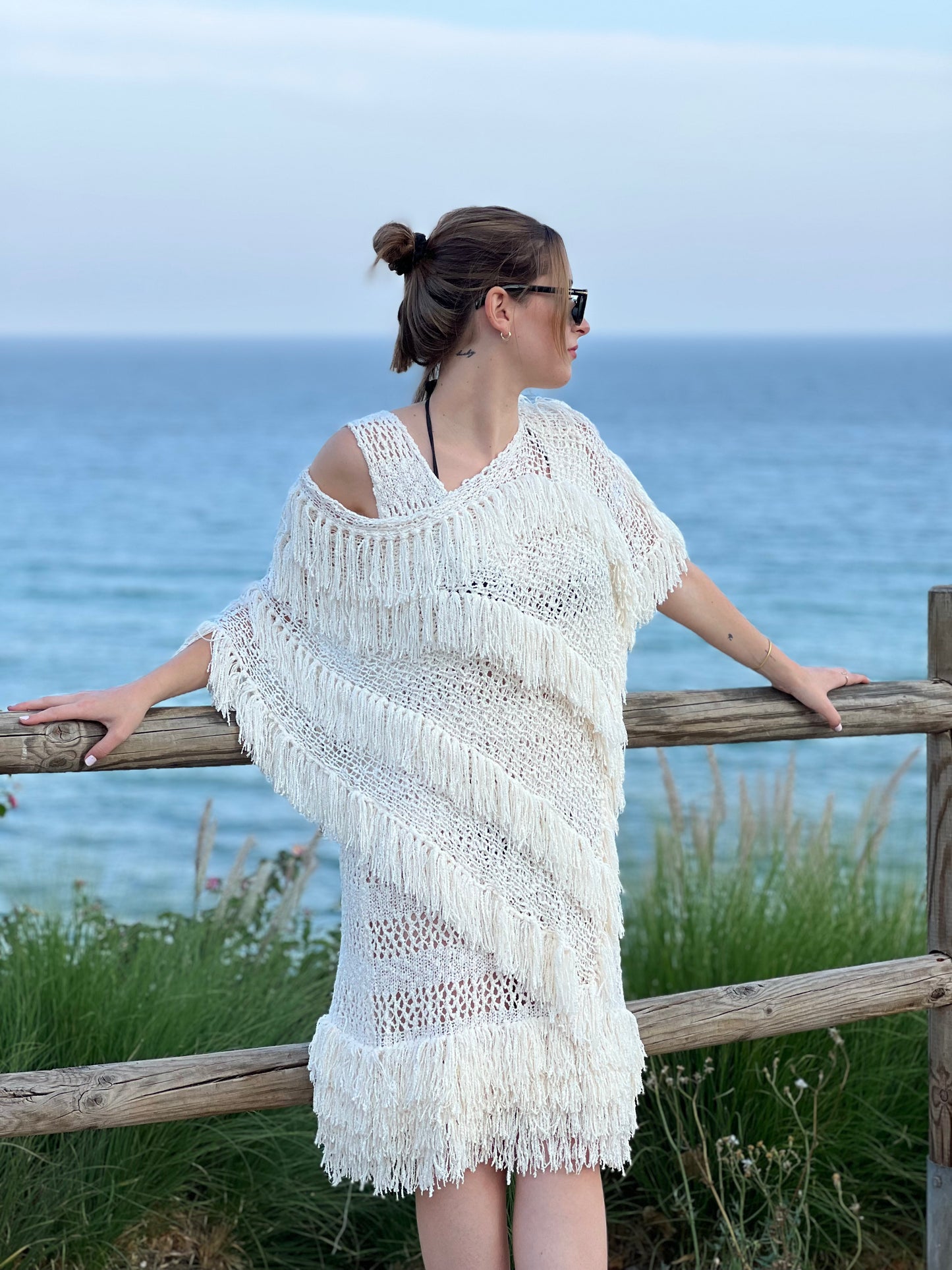 Poncho Calado con Flecos – Estilo Boho Chic