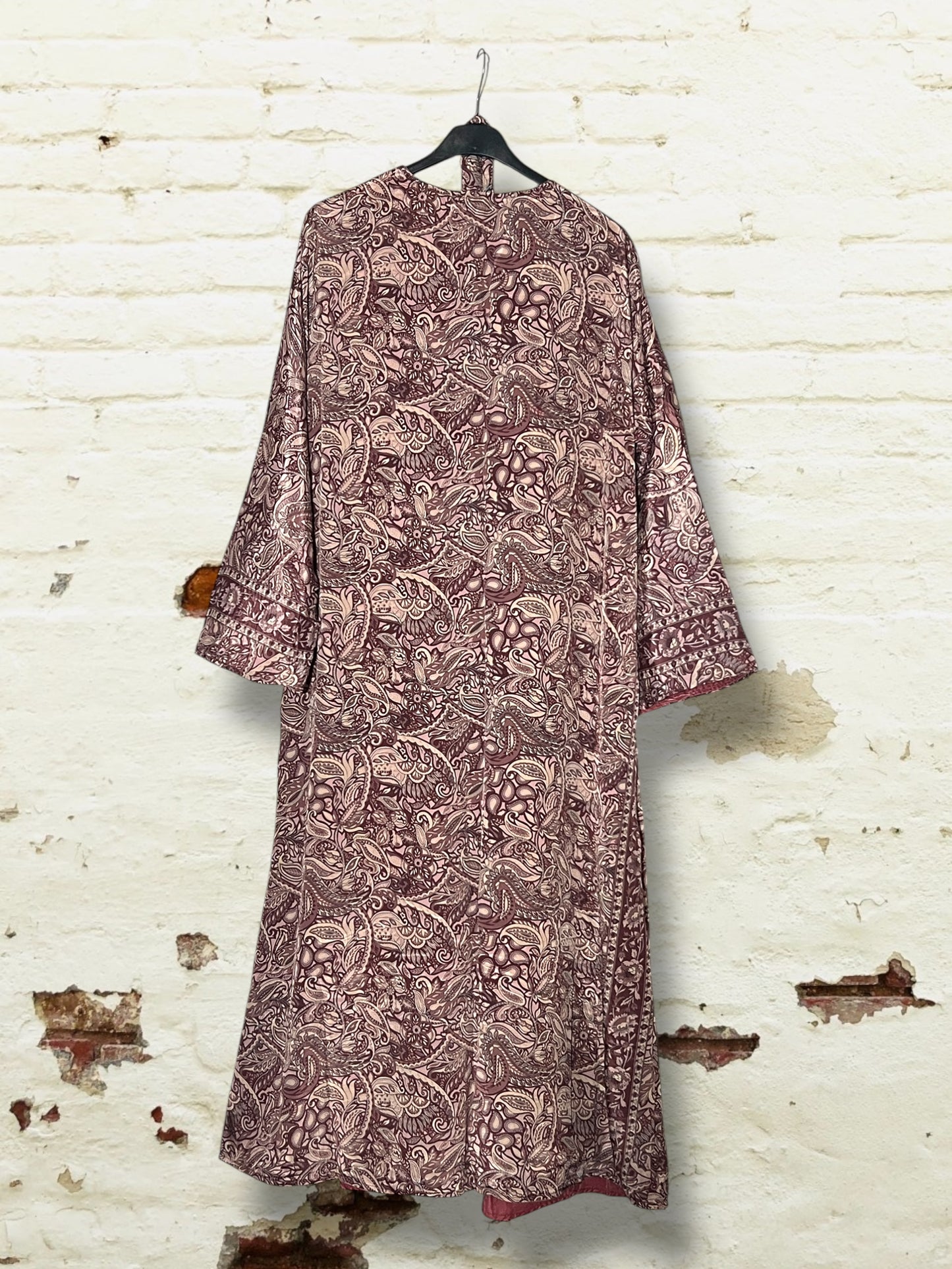 Kimono reversible de tercio pelo rosa y seda estampada