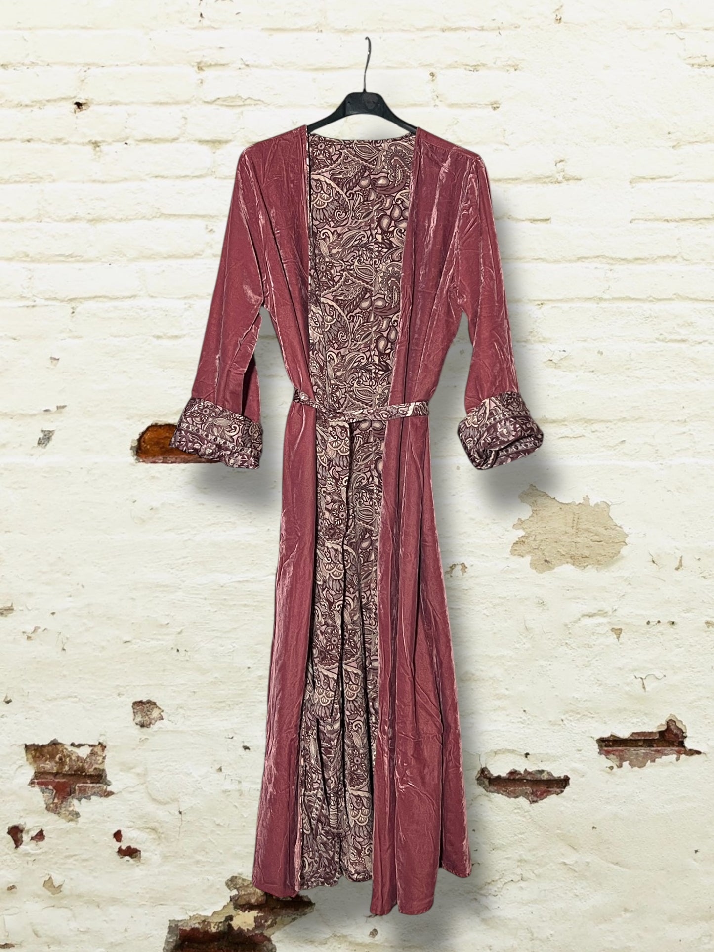 Kimono reversible de tercio pelo rosa y seda estampada