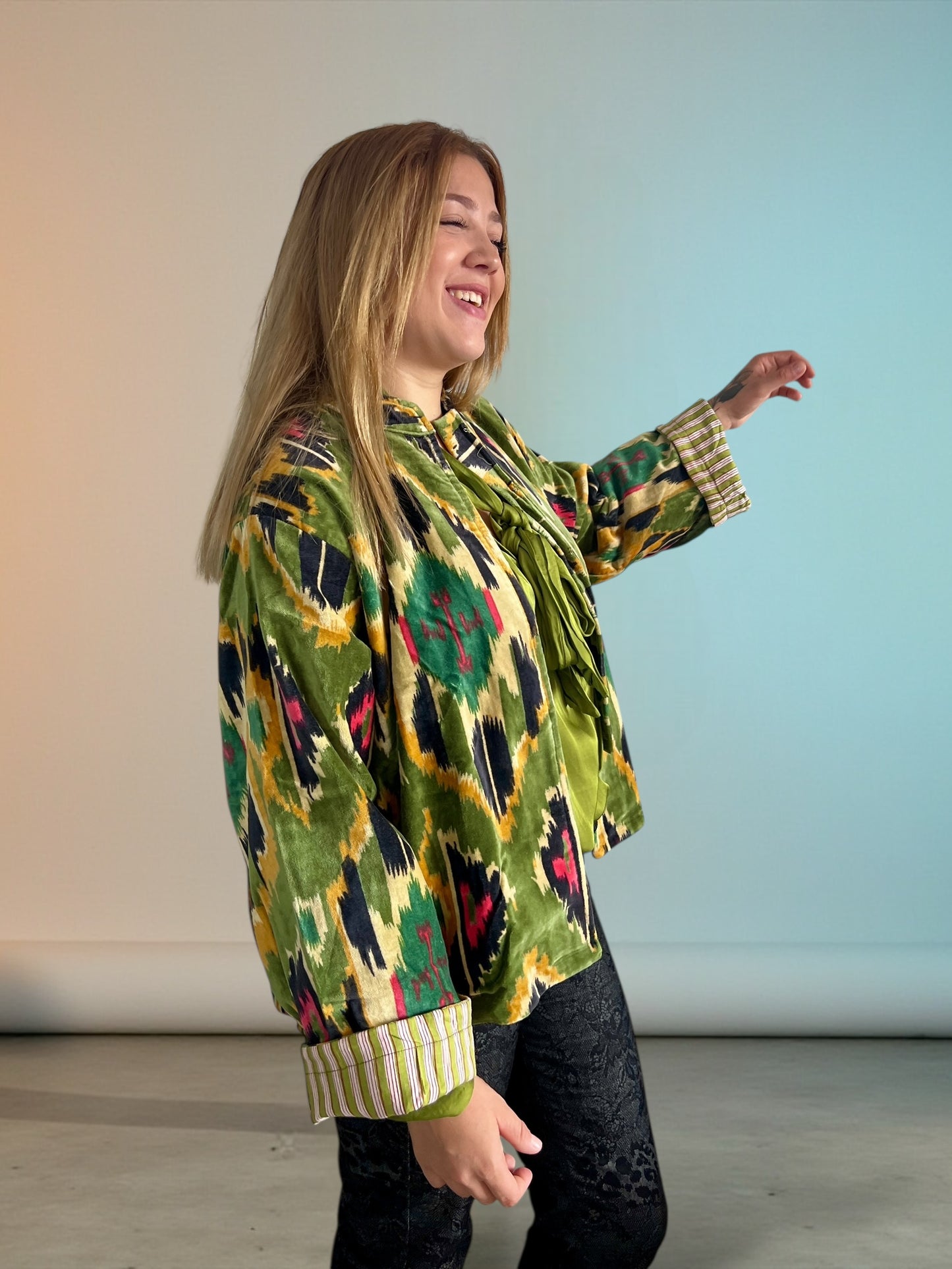 Chaqueta de Terciopelo Estampado con Cuello Mao – Hecha en India