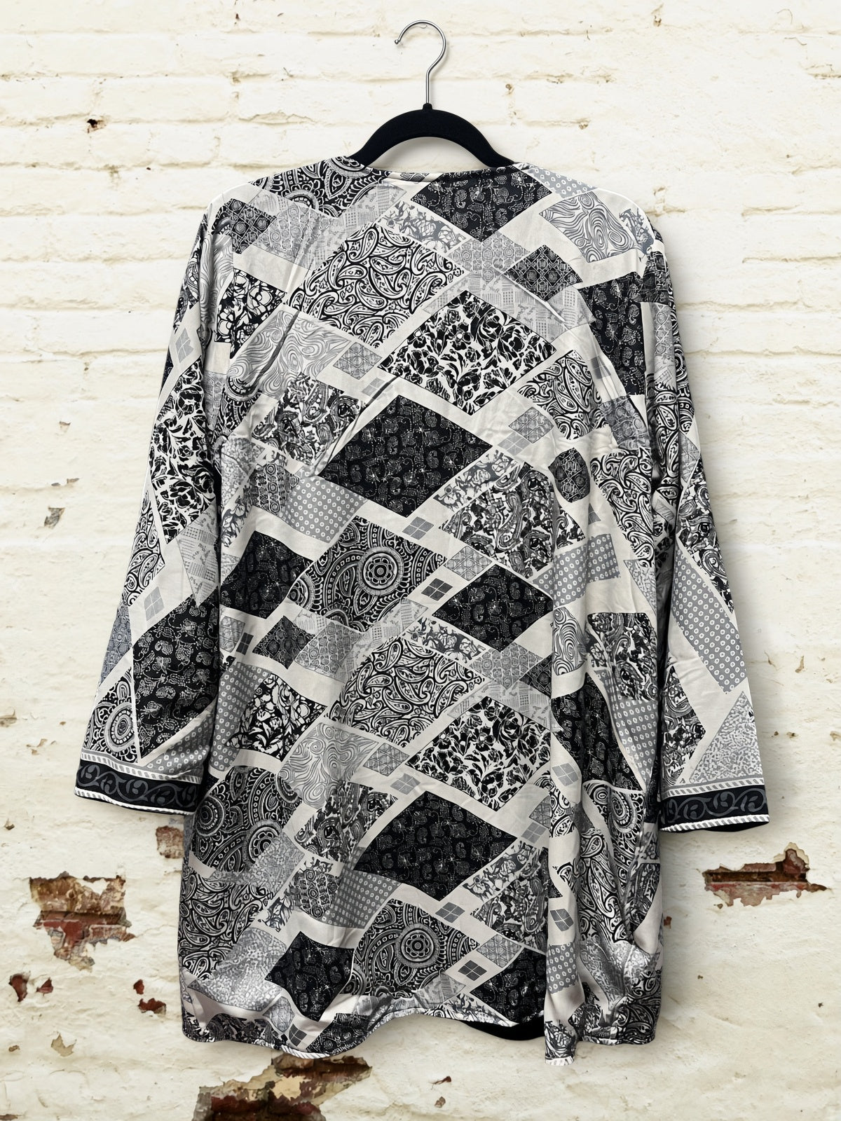 Kimono Corto Reversible – Terciopelo Negro & Seda Estampada