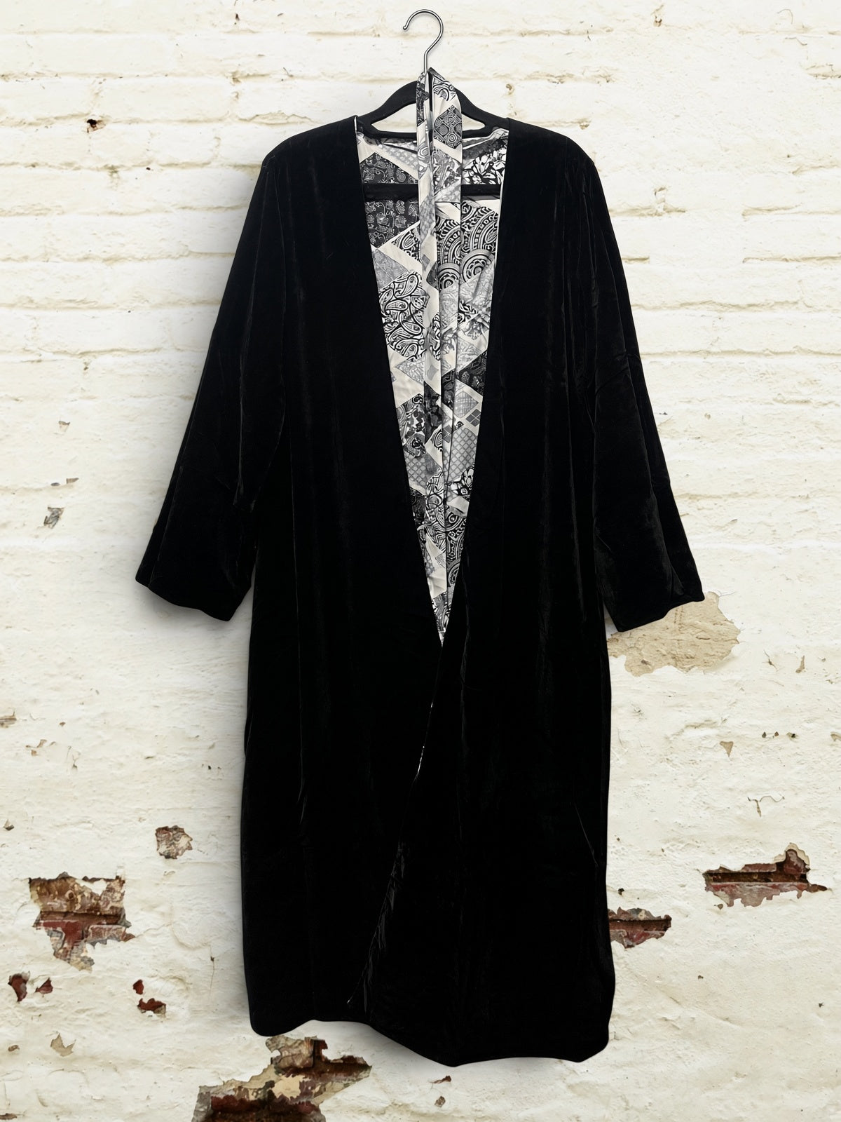 Kimono largo reversible de terciopelo y seda estampada Black & White
