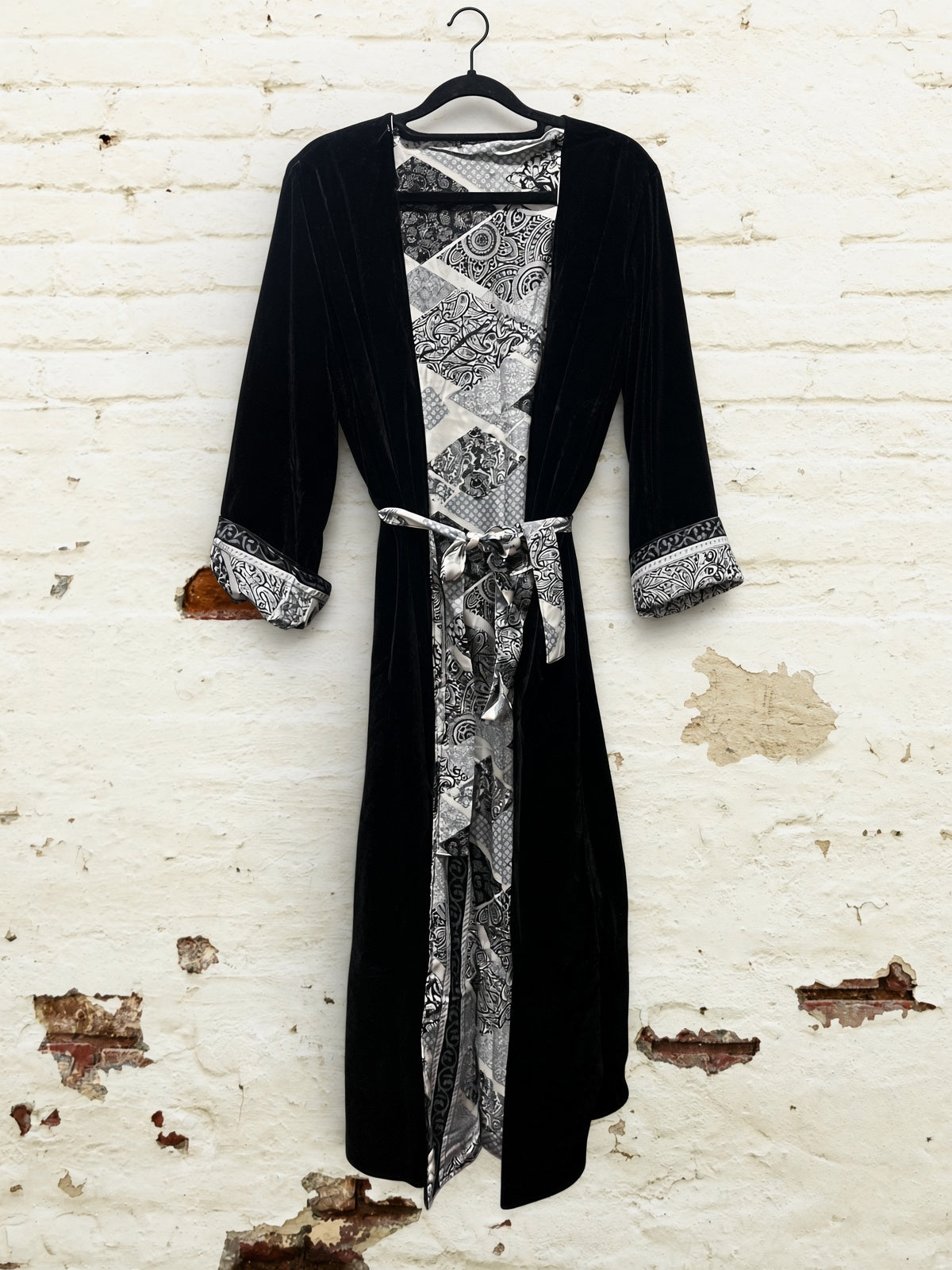 Kimono largo reversible de terciopelo y seda estampada Black & White