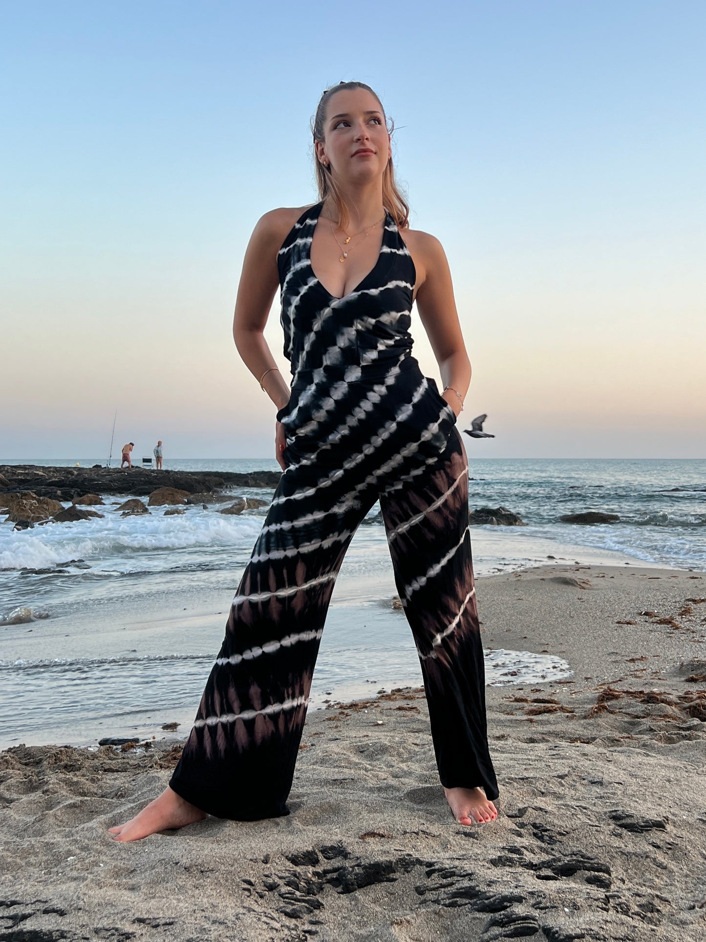 ⚫⚪ Mono “Ritmo Libre” — Largo en spandex teñido a mano en blanco y negro