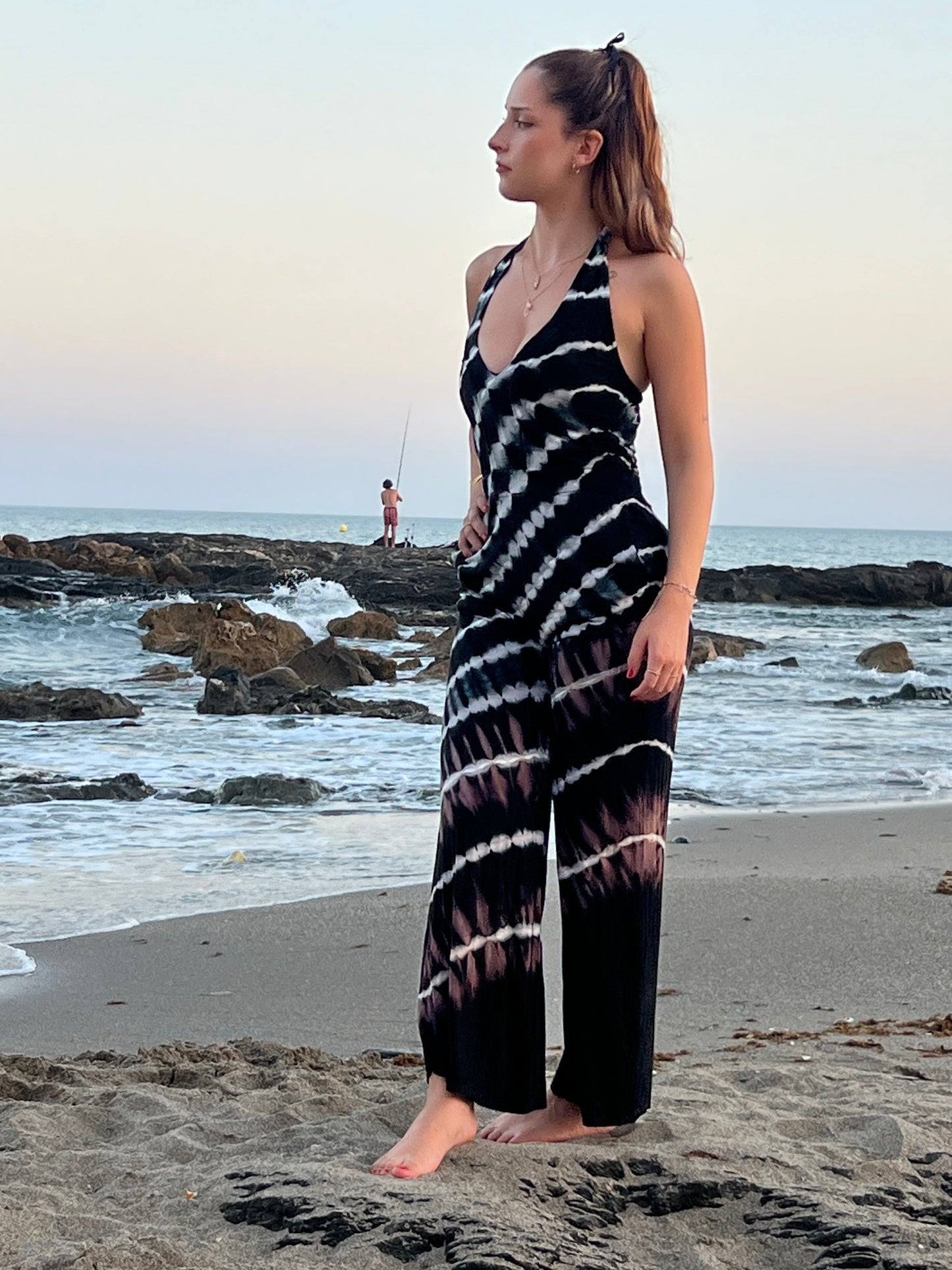 ⚫⚪ Mono “Ritmo Libre” — Largo en spandex teñido a mano en blanco y negro