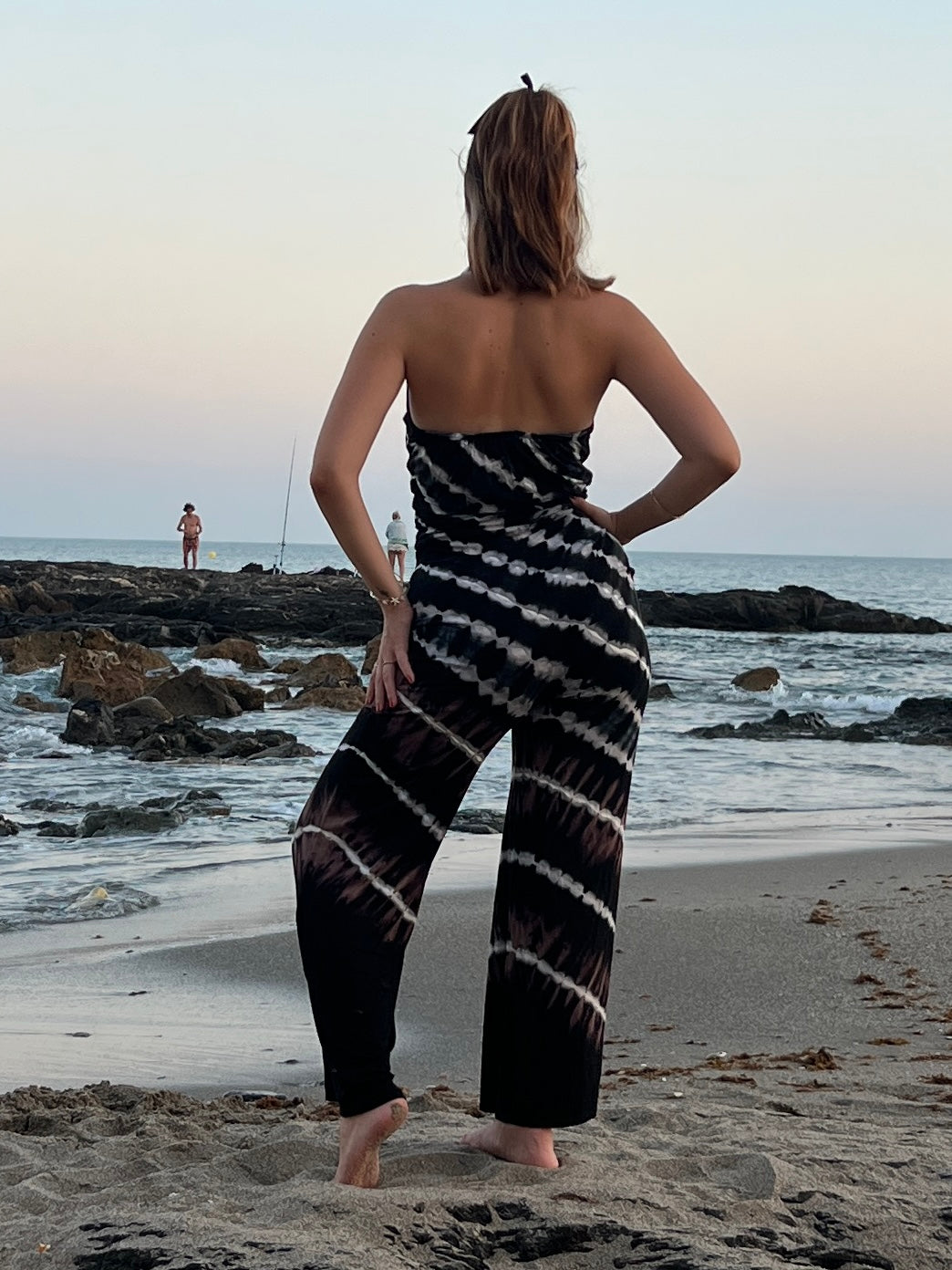 ⚫⚪ Mono “Ritmo Libre” — Largo en spandex teñido a mano en blanco y negro