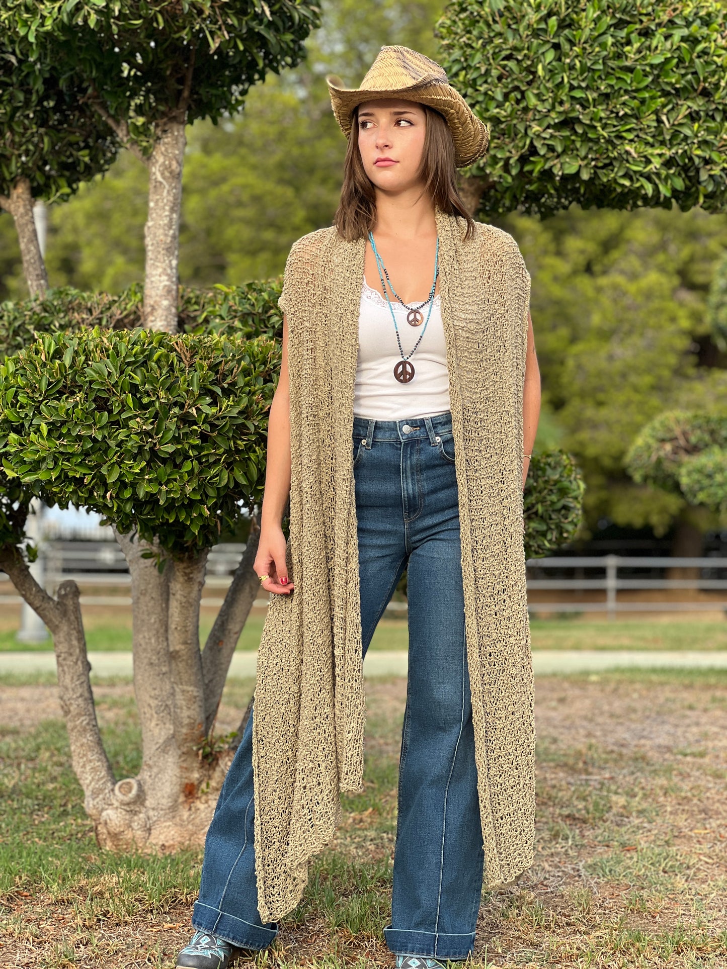 Chaleco Asimétrico de Punto – Hecho a Mano en Indonesia