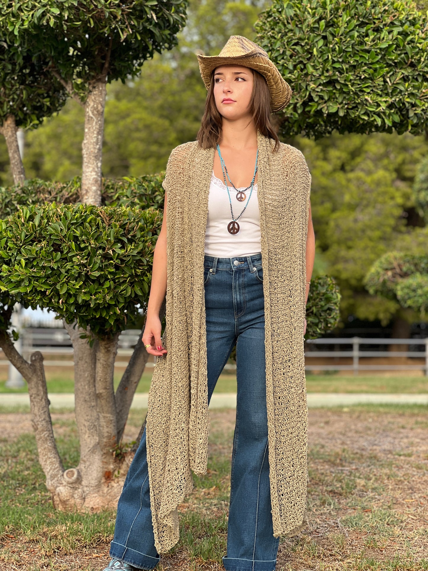 Chaleco Asimétrico de Punto – Hecho a Mano en Indonesia