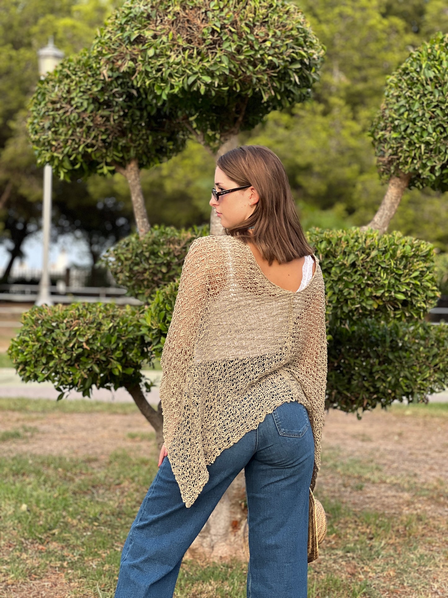 Poncho Calado – Elegancia Ligera para Cada Momento