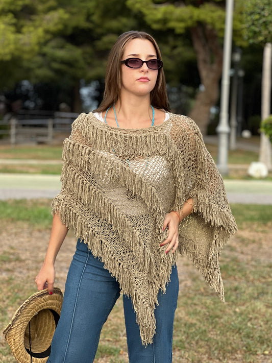 Poncho Calado con Flecos – Estilo Boho Chic