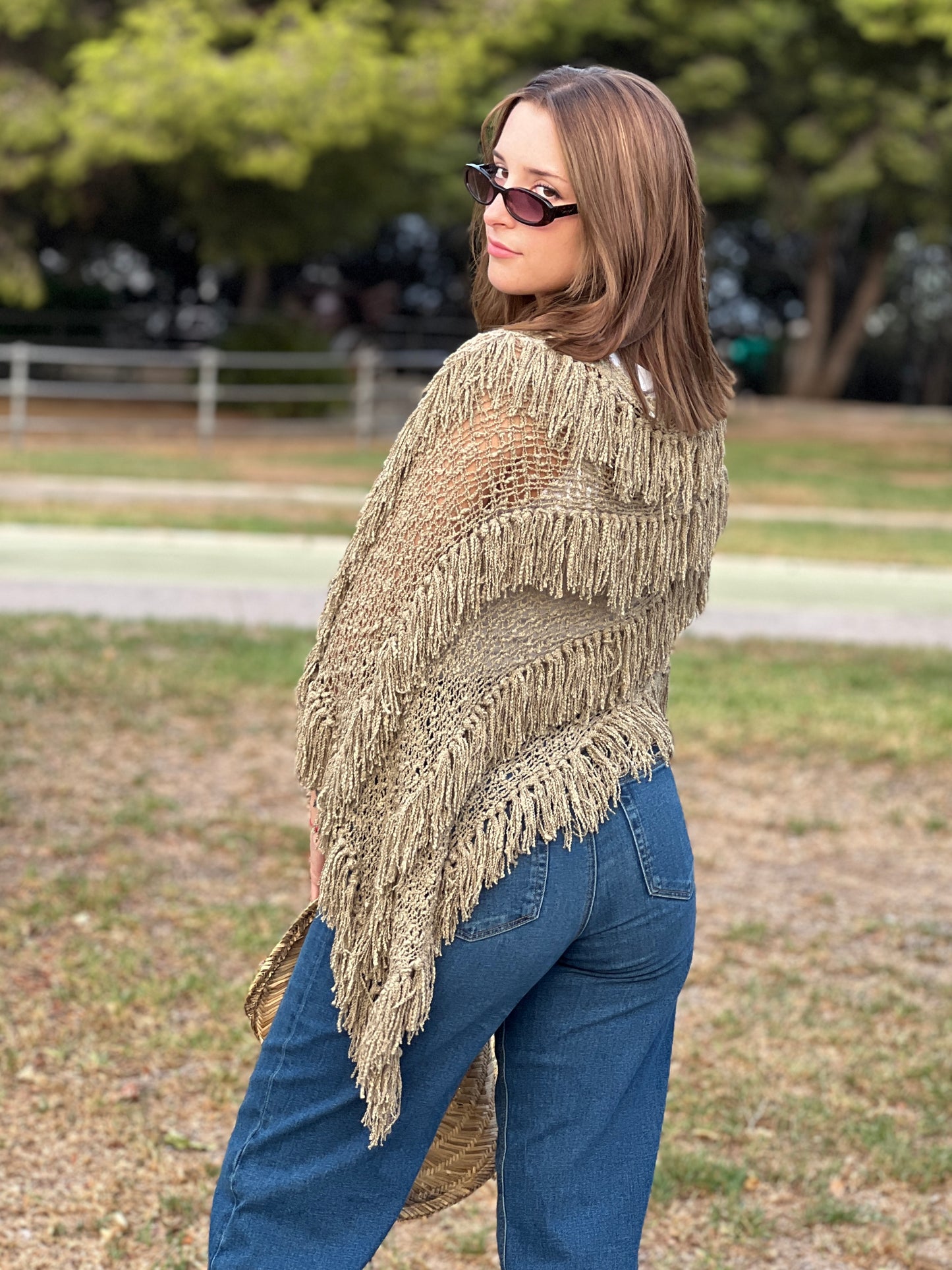 Poncho Calado con Flecos – Estilo Boho Chic