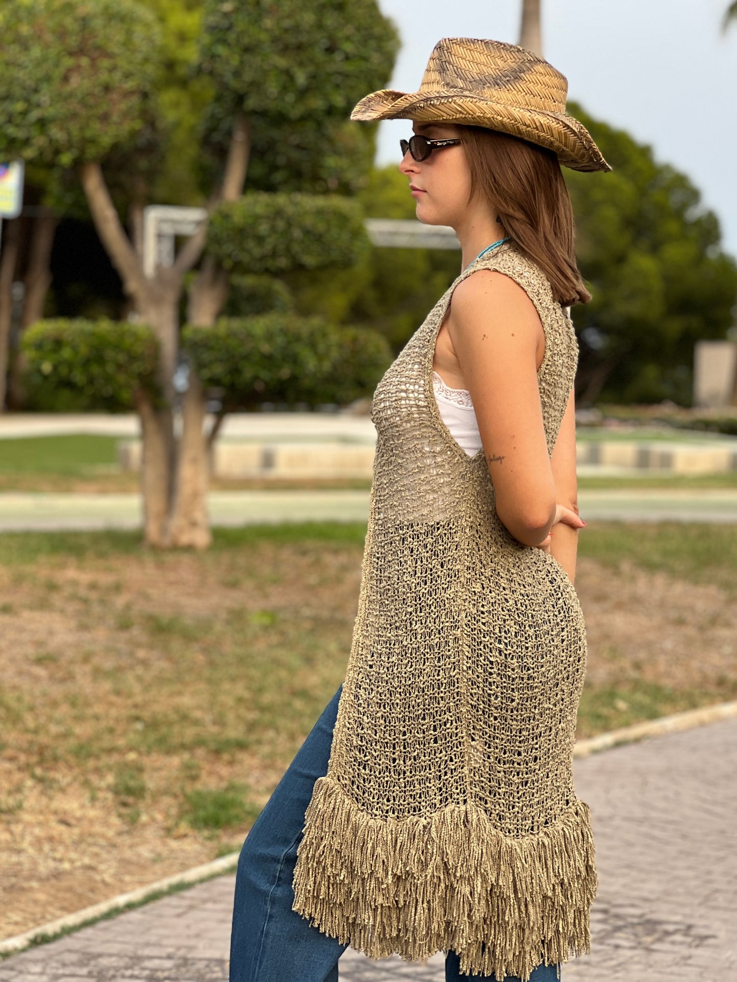 Chaleco de Punto con Flecos – Estilo Boho Chic
