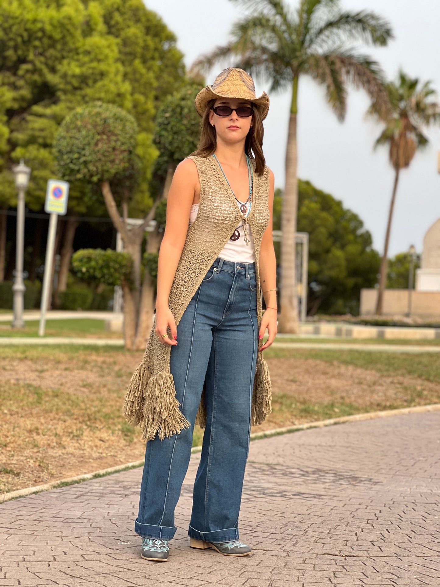 Chaleco de Punto con Flecos – Estilo Boho Chic