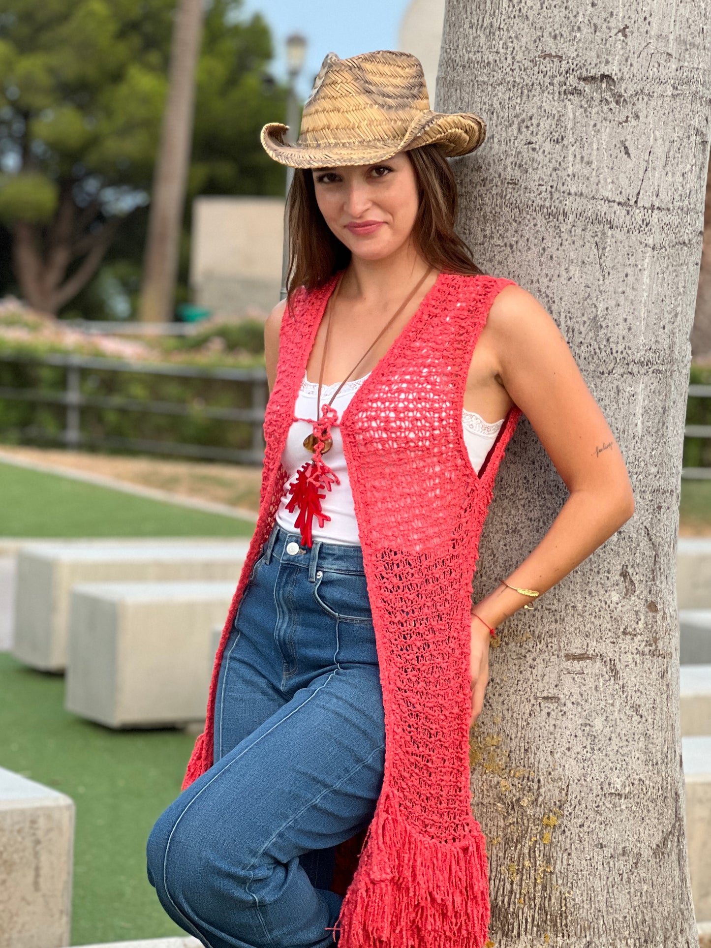 Chaleco de Punto con Flecos – Estilo Boho Chic