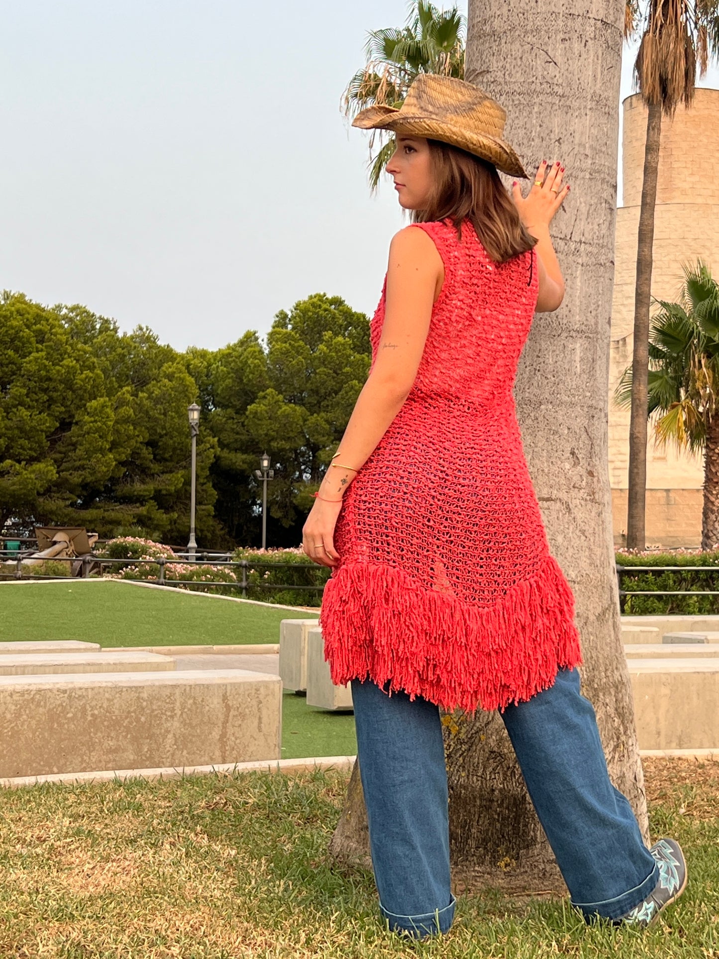 Chaleco de Punto con Flecos – Estilo Boho Chic