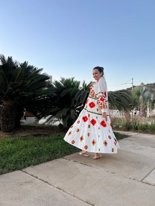 Vestido de algodón grueso bordado, hecho en India con inspiración mexican