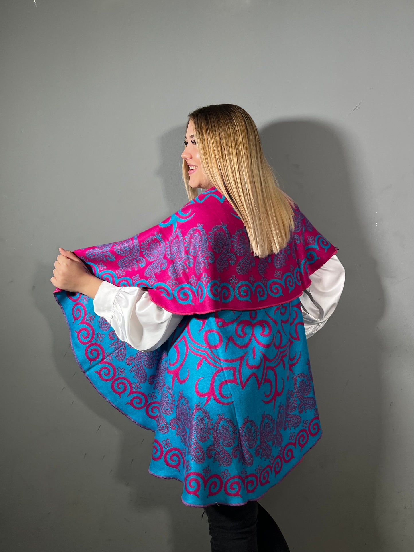 Chaleco transformable y reversible en tela de cachemira estampada