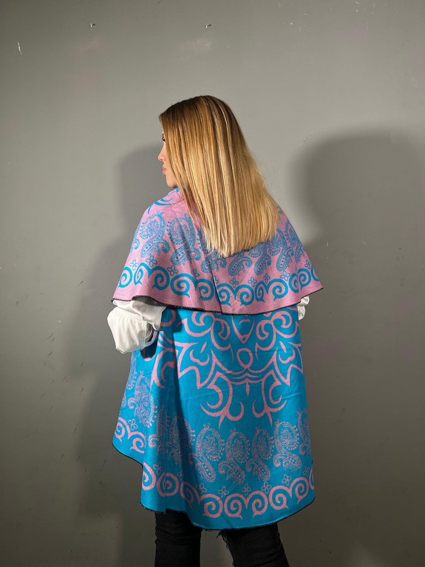 Chaleco transformable y reversible en tela de cachemira estampada