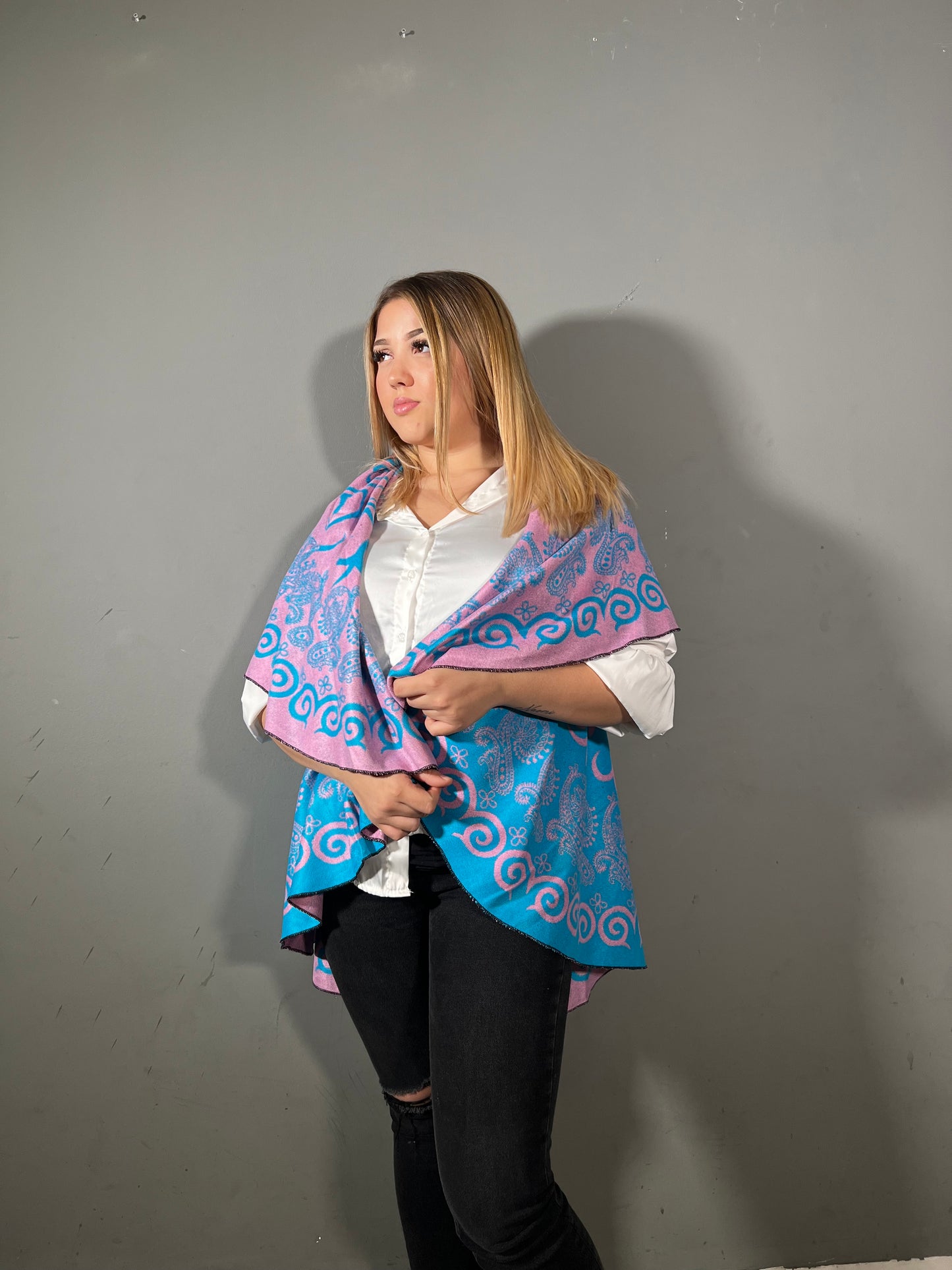 Chaleco transformable y reversible en tela de cachemira estampada